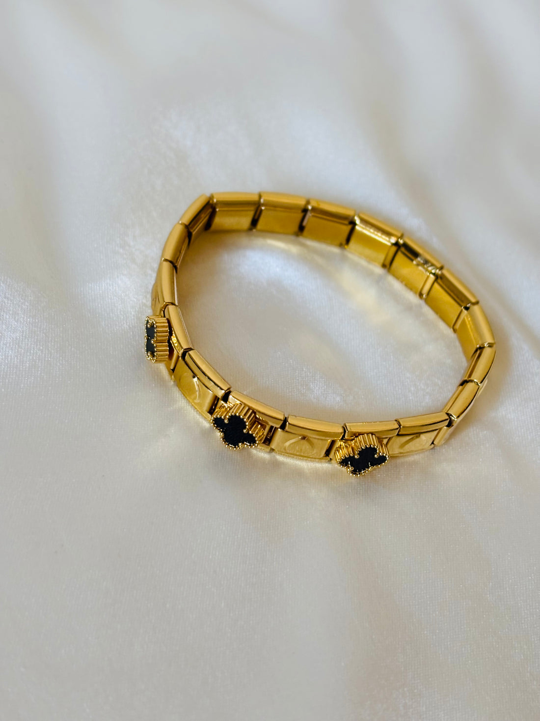 Black clover stretchable belt bracelet