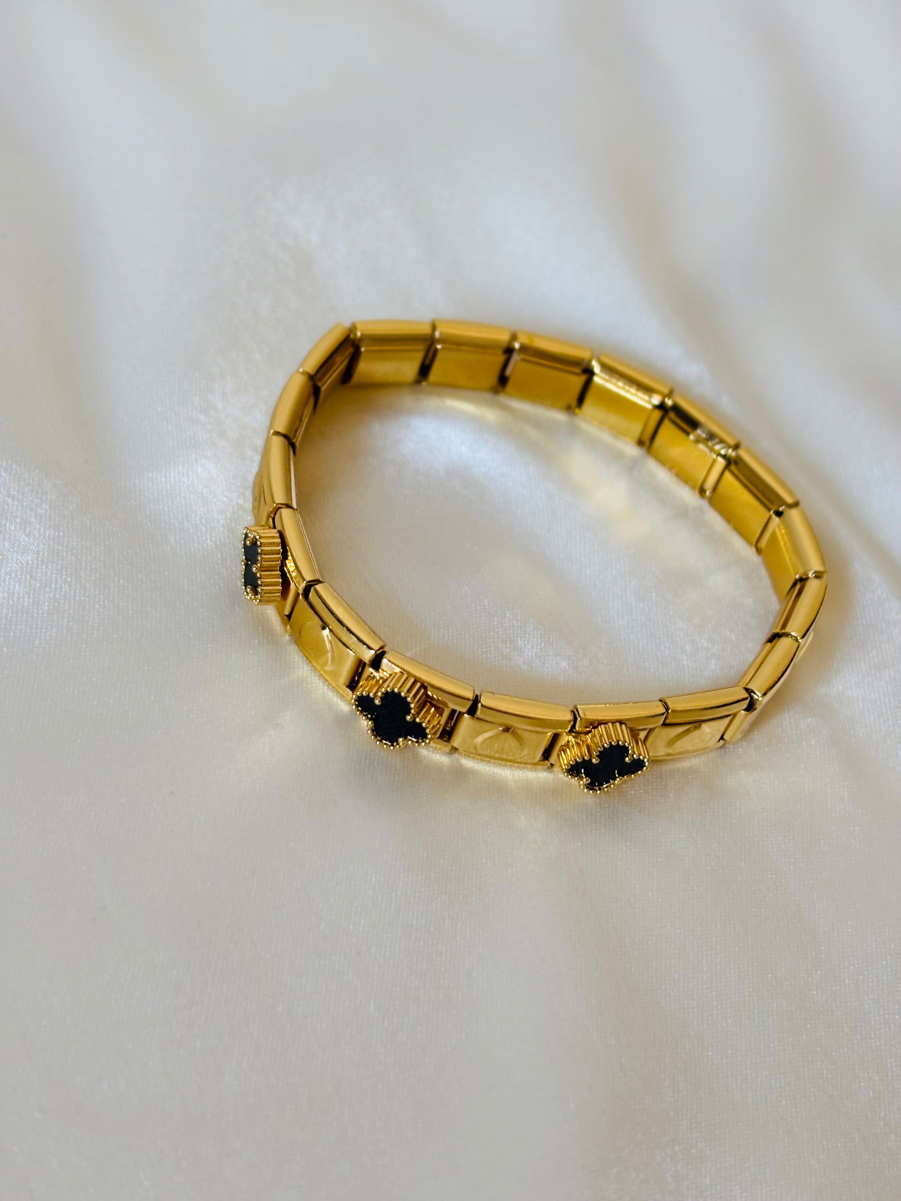 Black clover stretchable belt bracelet