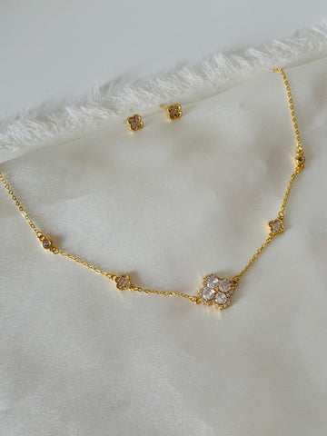 Anaiza solitaire necklace set