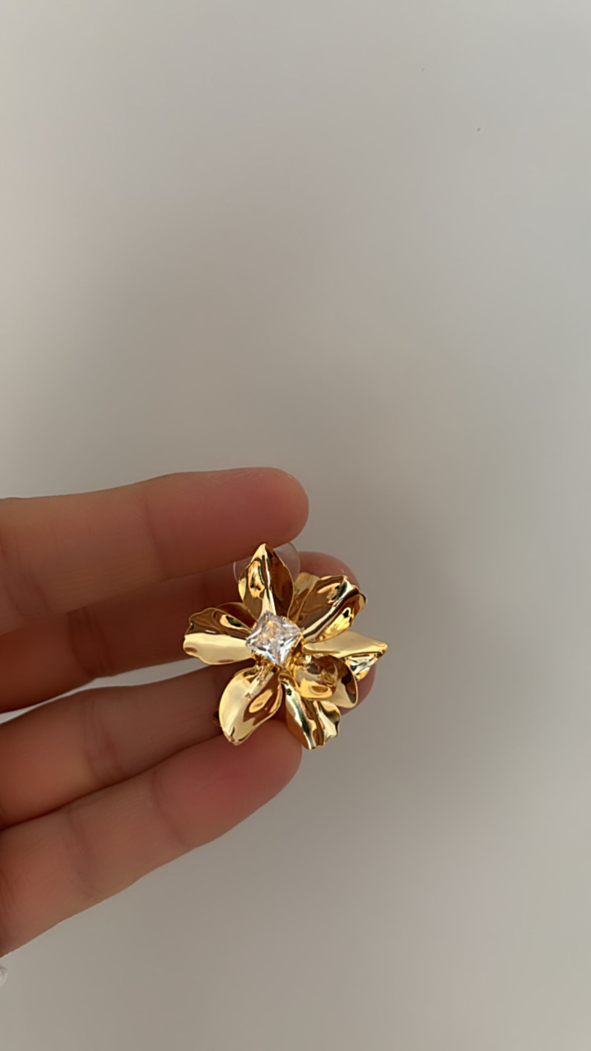 Flora two sided earring