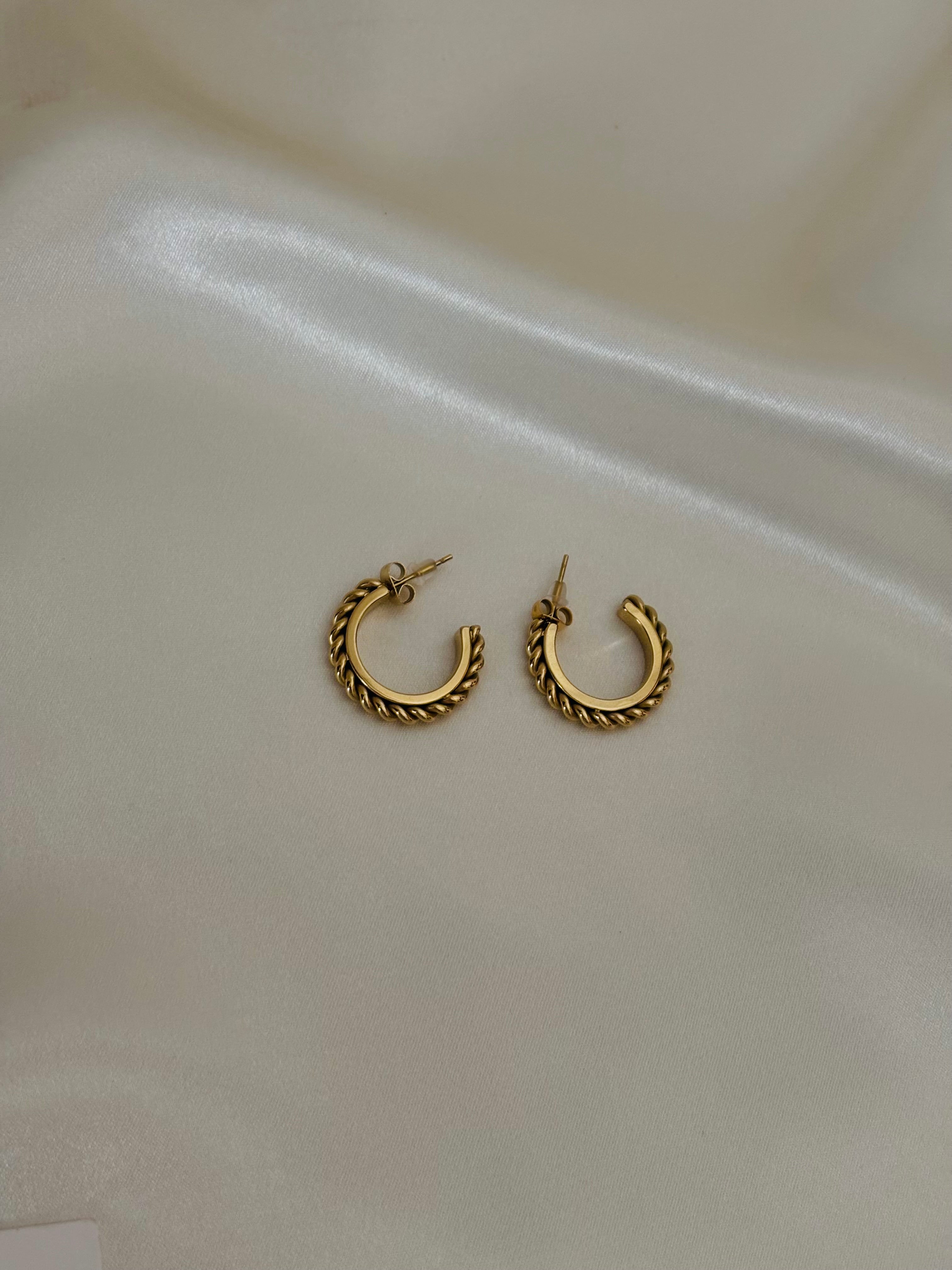 Roop twist earring