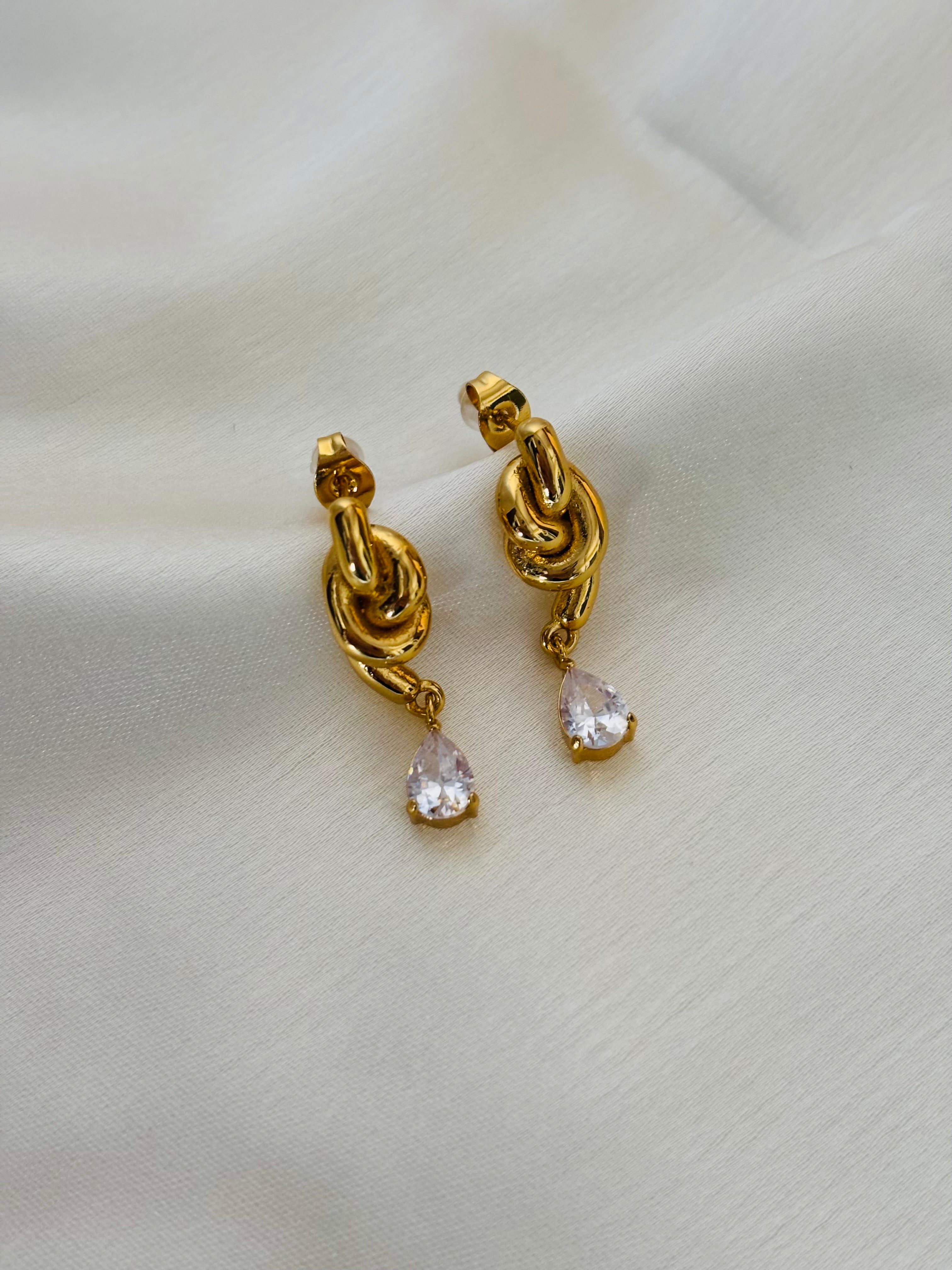 Knot with drop earring