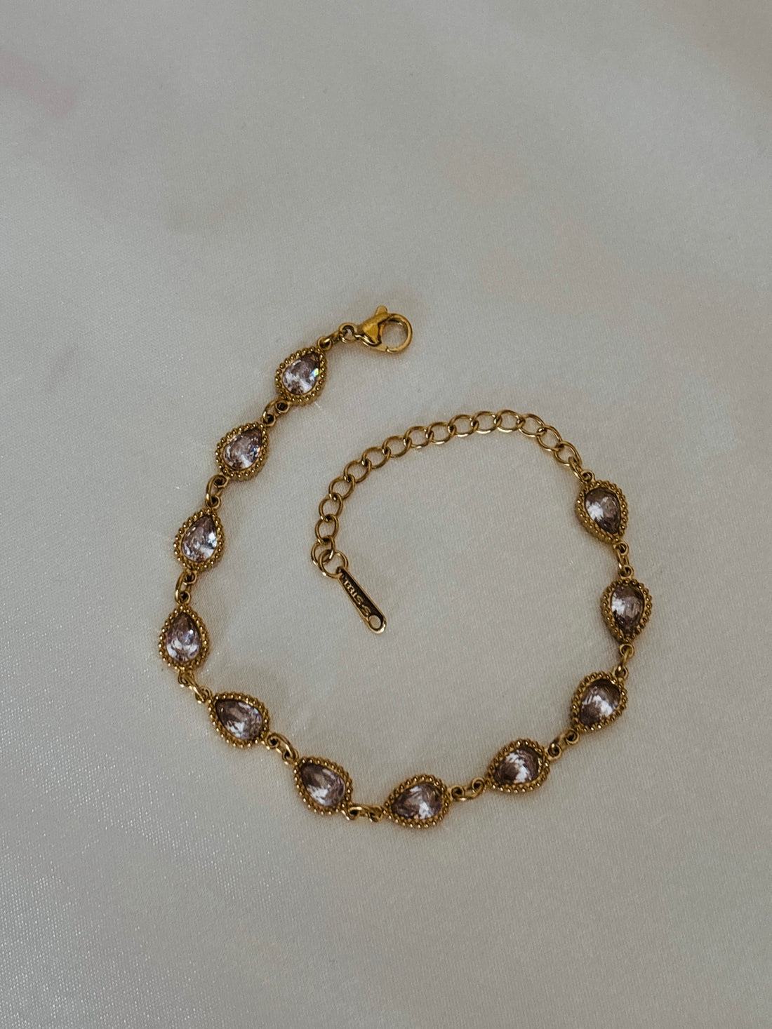 Tear drops chain bracelet