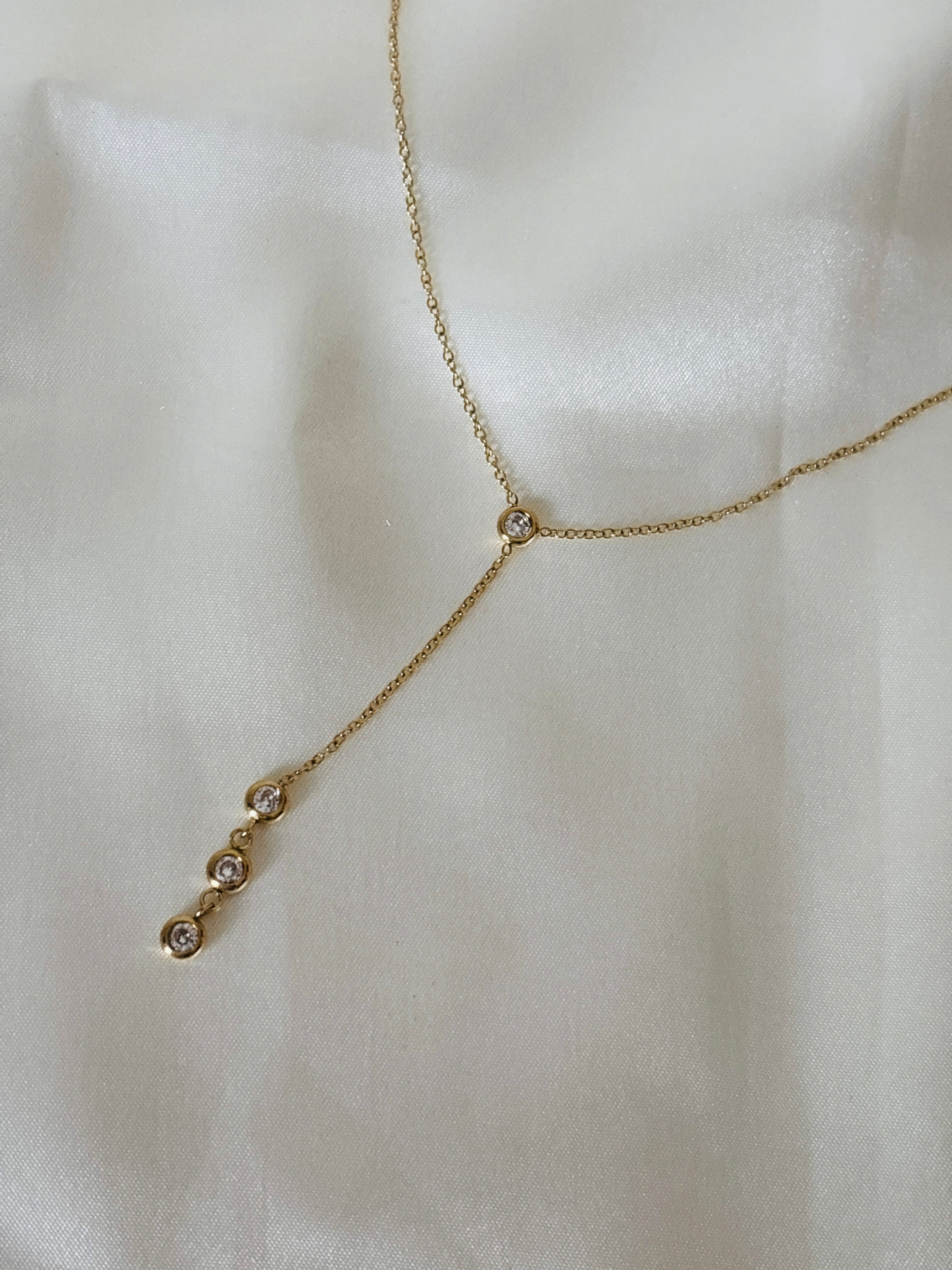 Selvi Y necklace