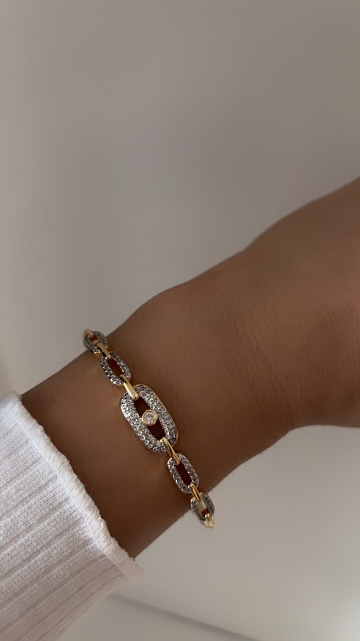 Aarini zirconia diamond kada bracelet