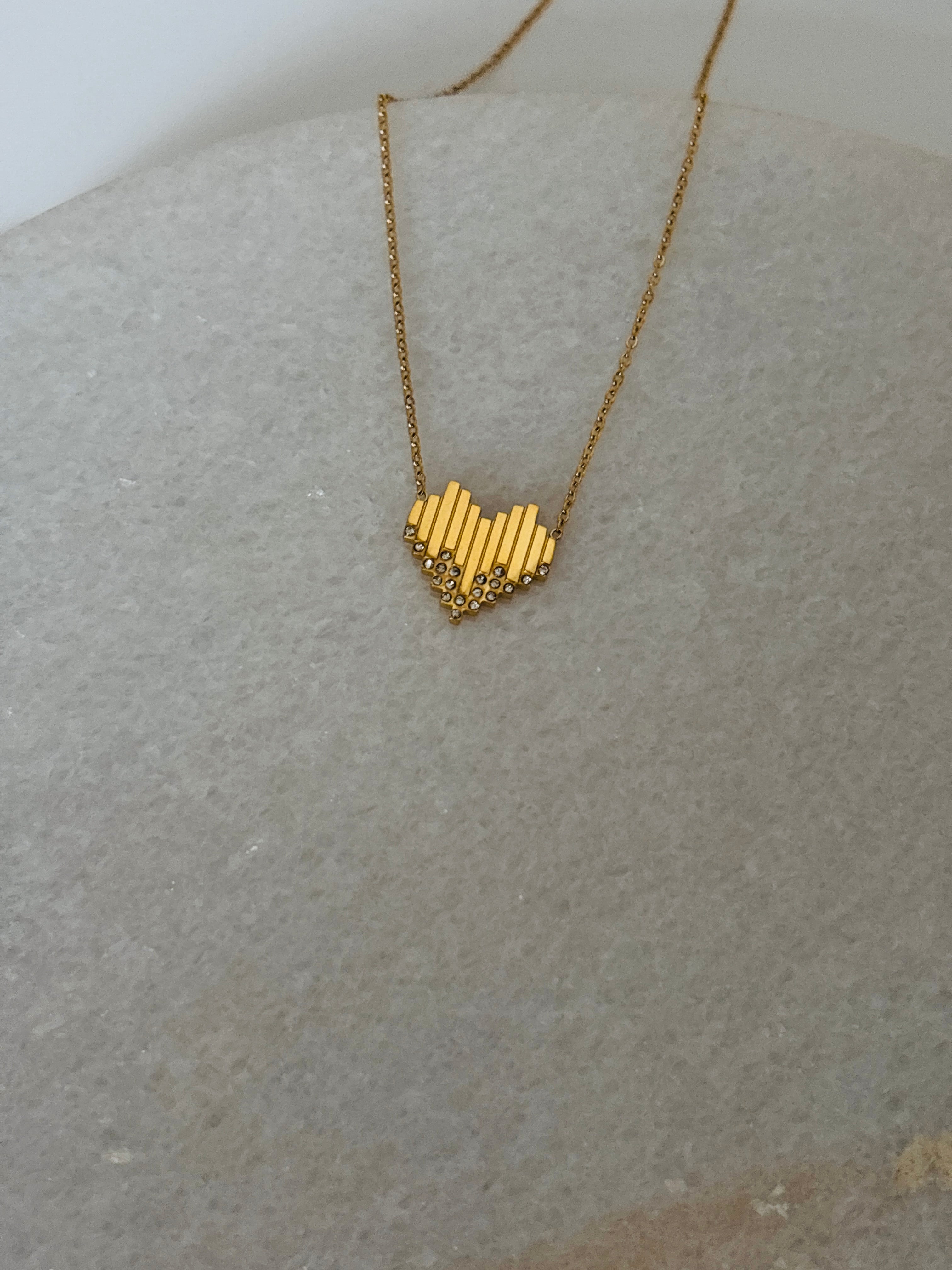Retro heart charm necklace