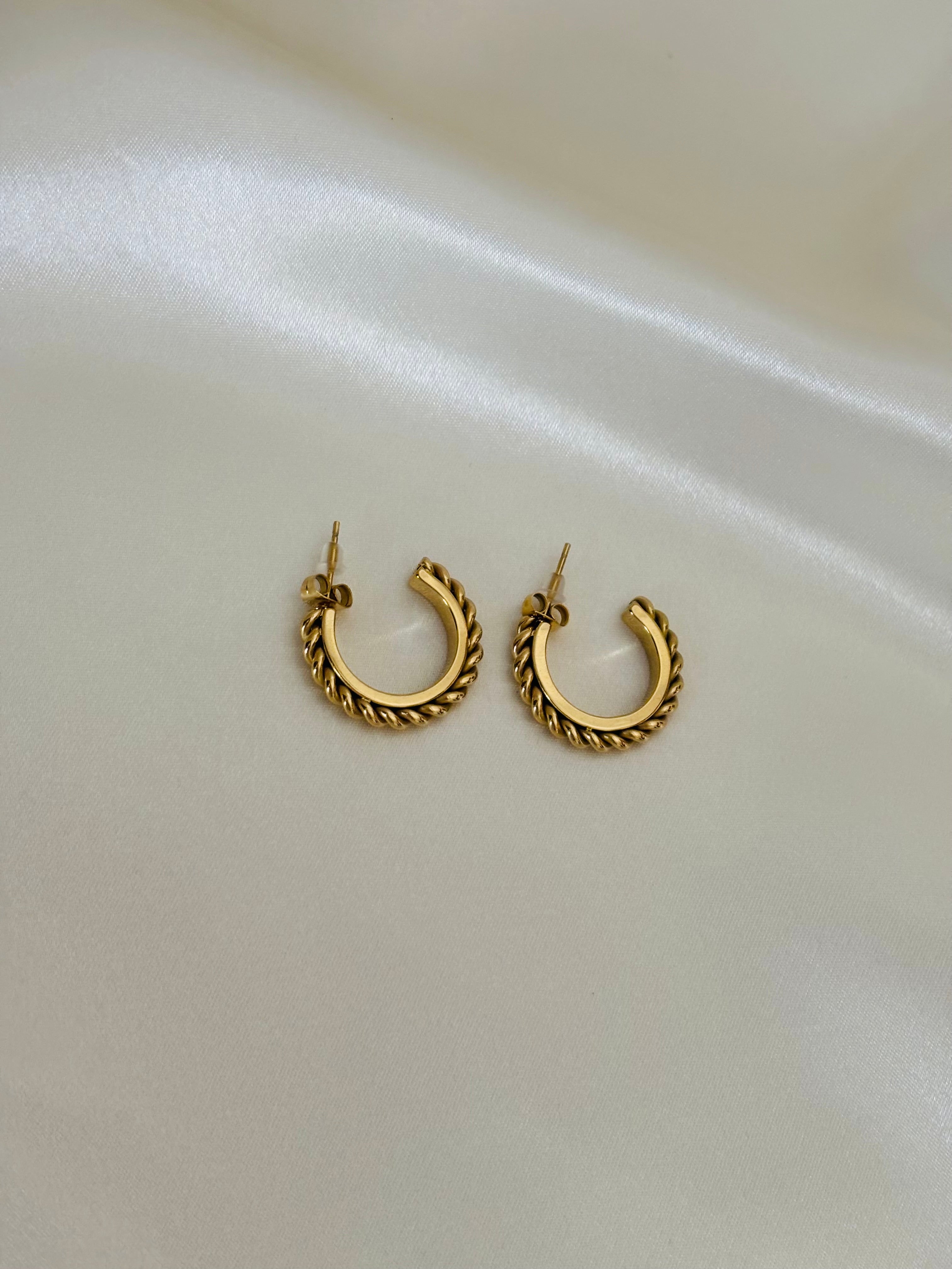 Roop twist earring