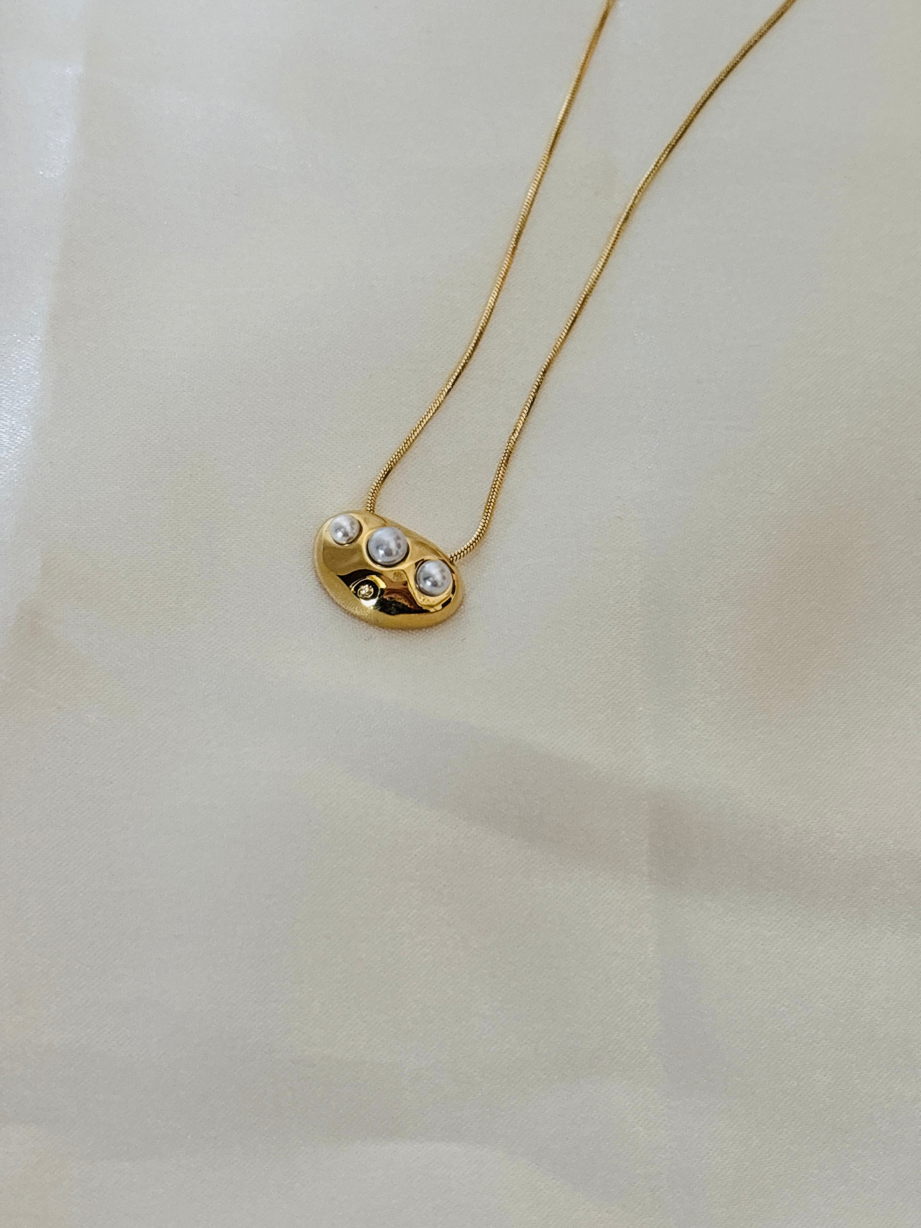 Three pearl bar necklace
