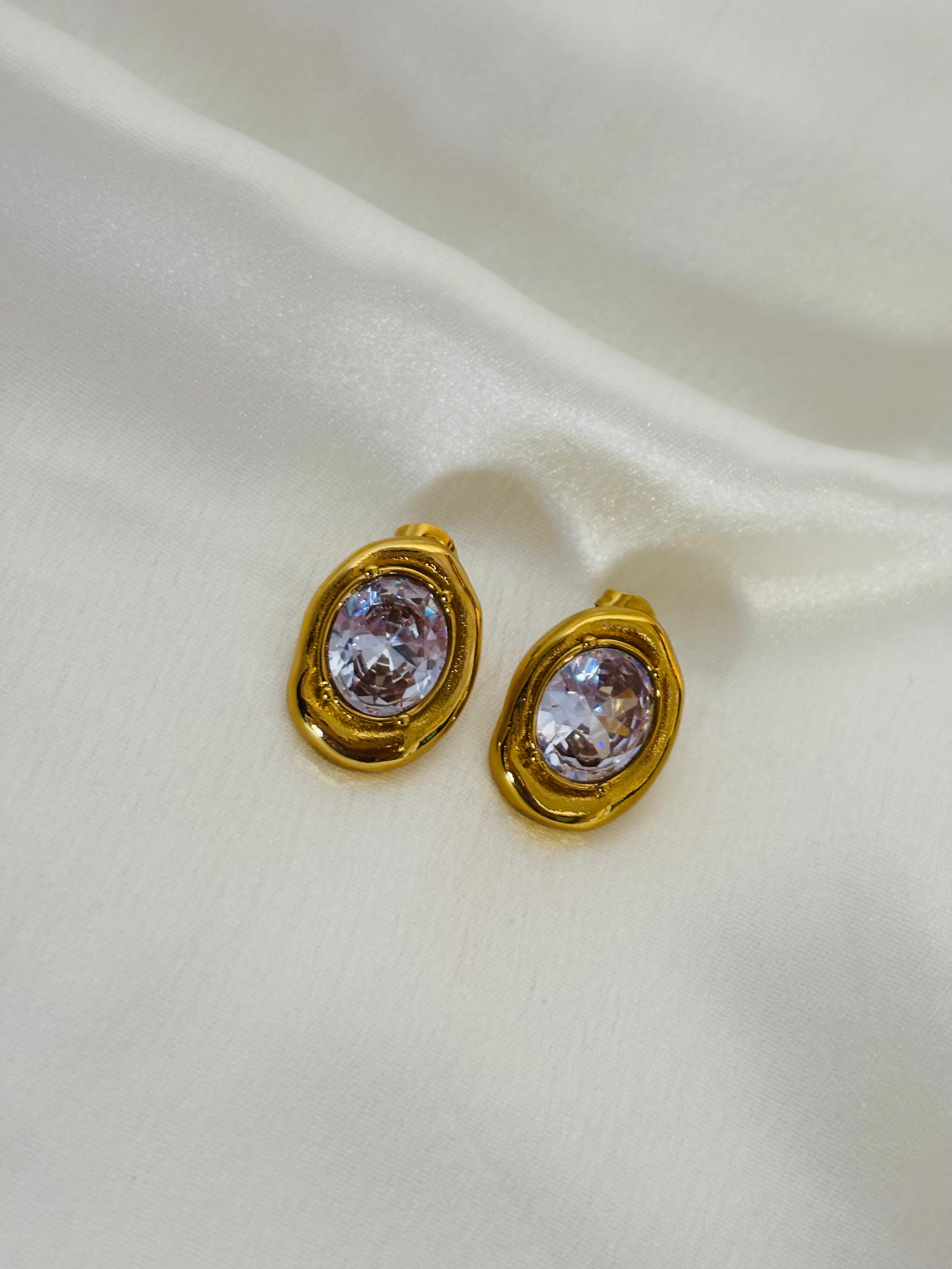 Oona stud earring