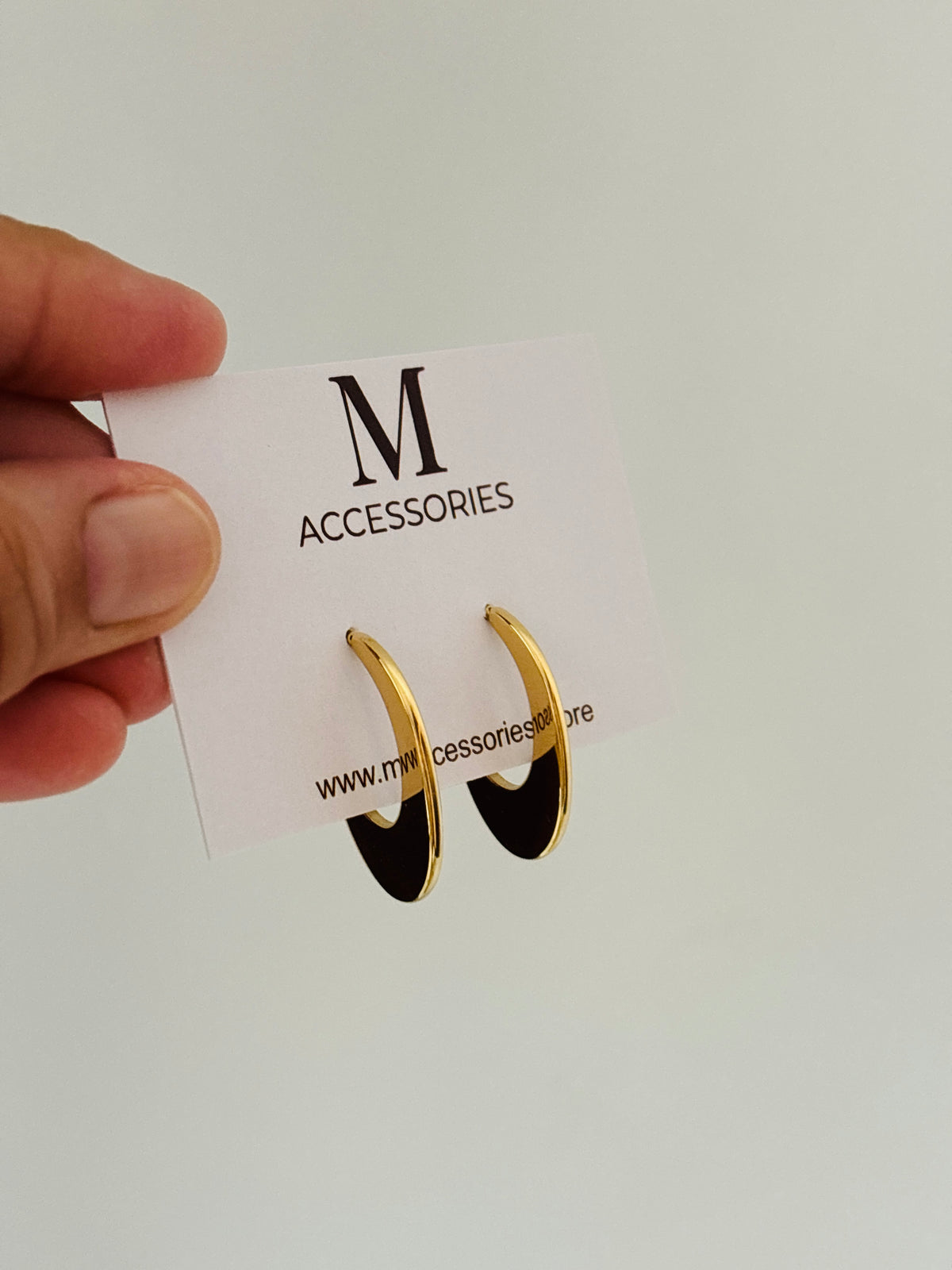 U earring