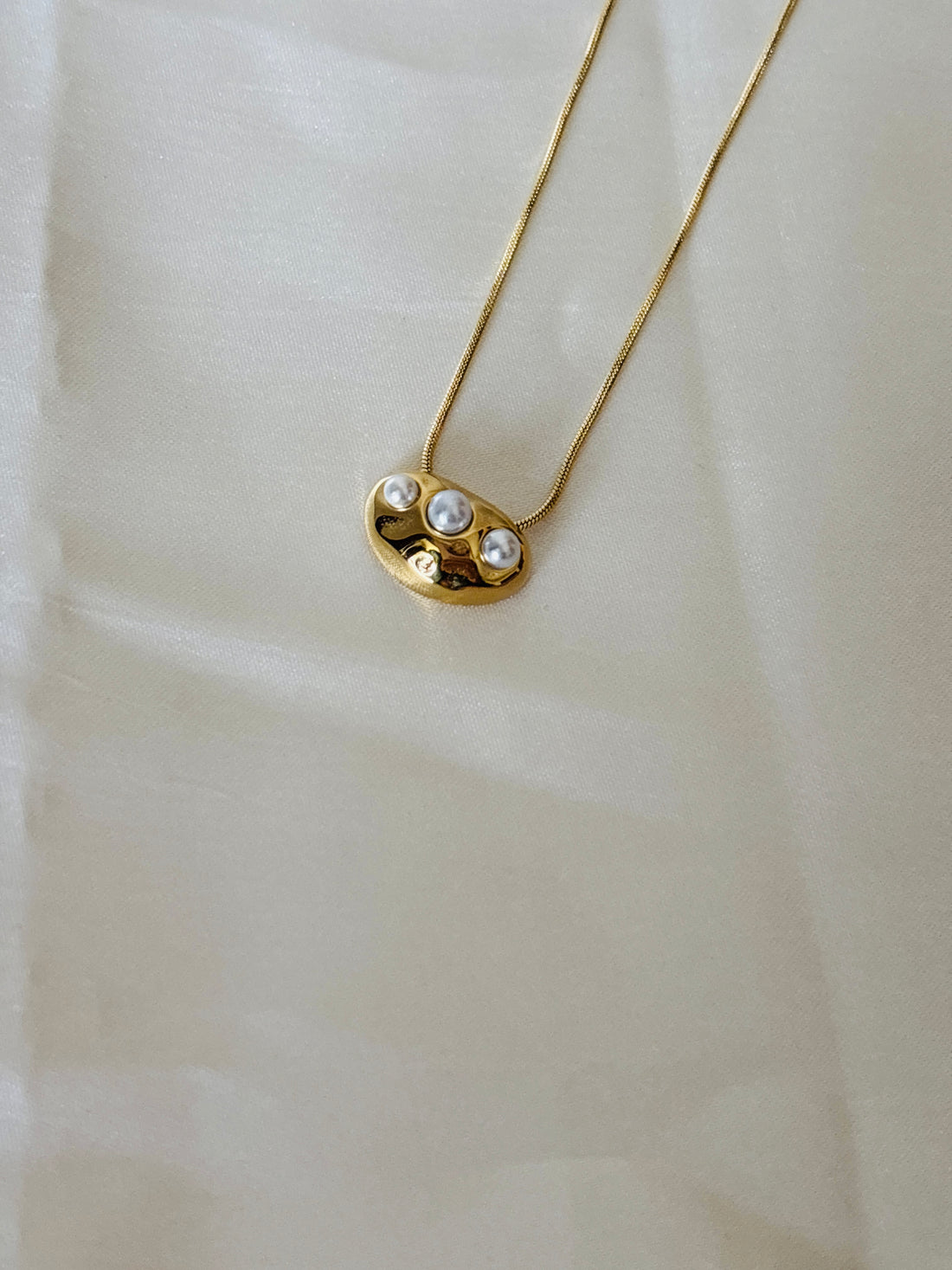 Three pearl bar necklace