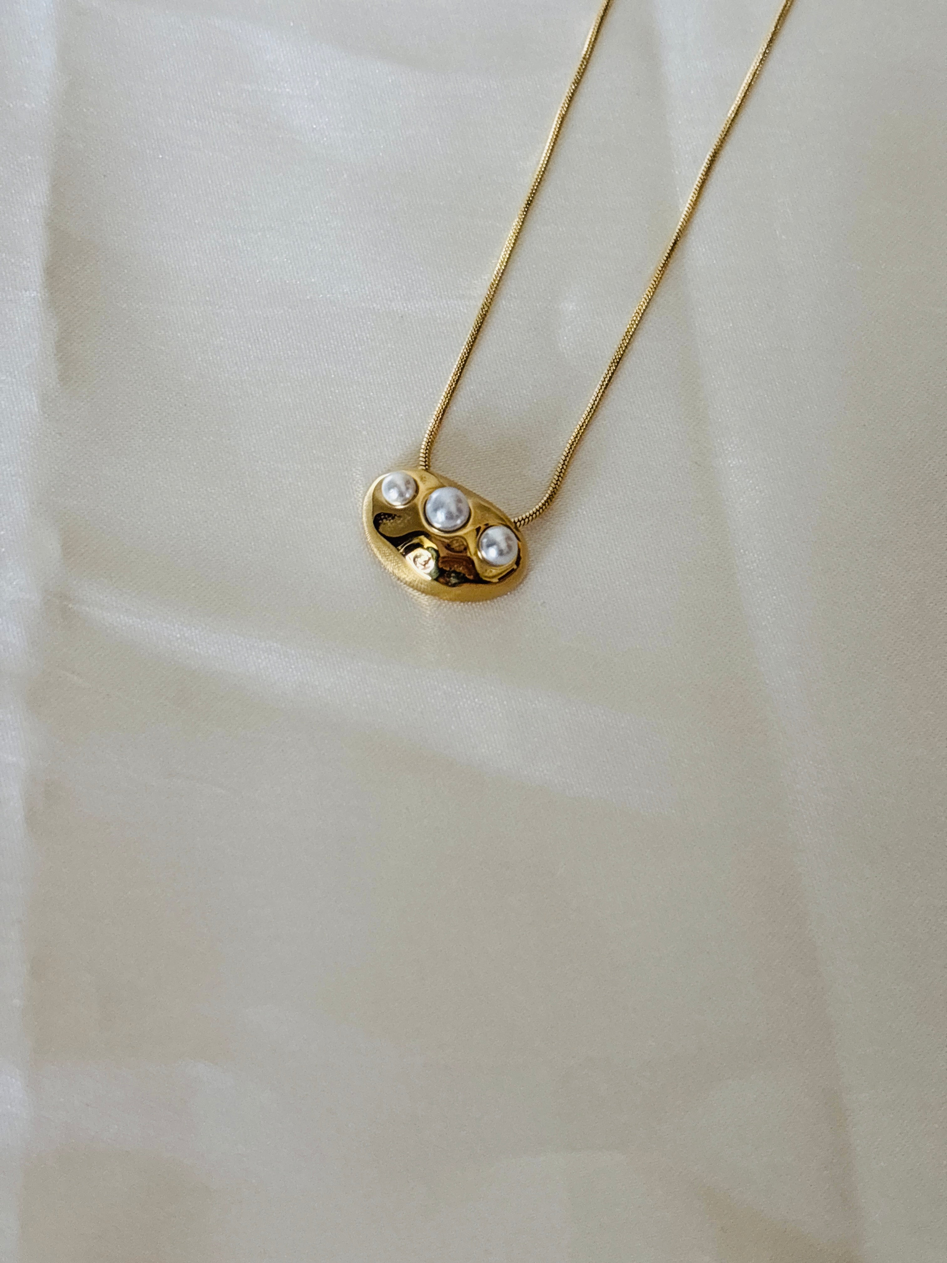 Three pearl bar necklace