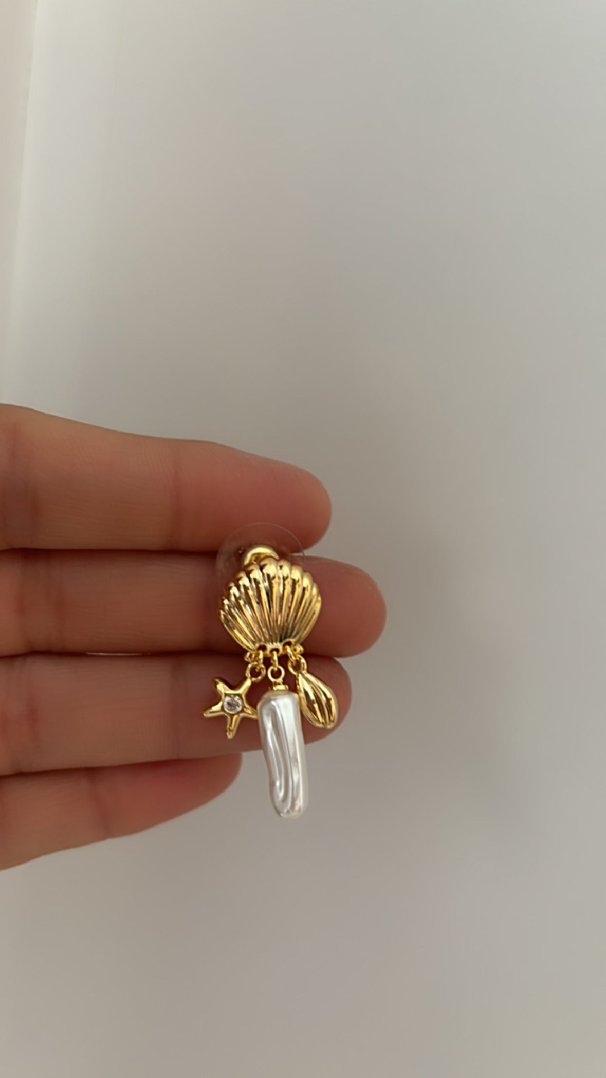 Sea pearl charm earring