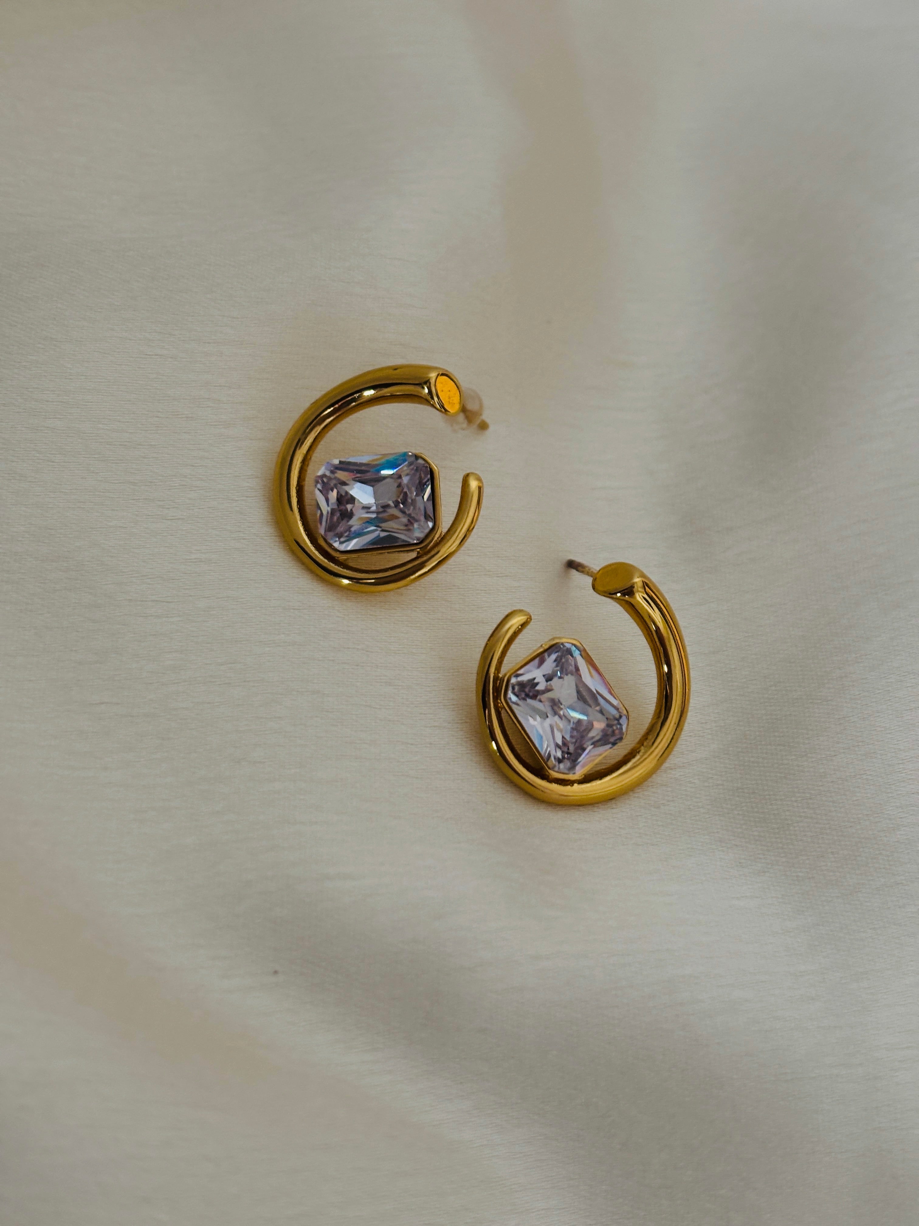 C solitaire earring