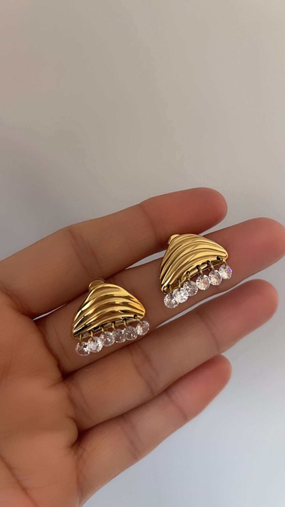 Crystal dangle earring