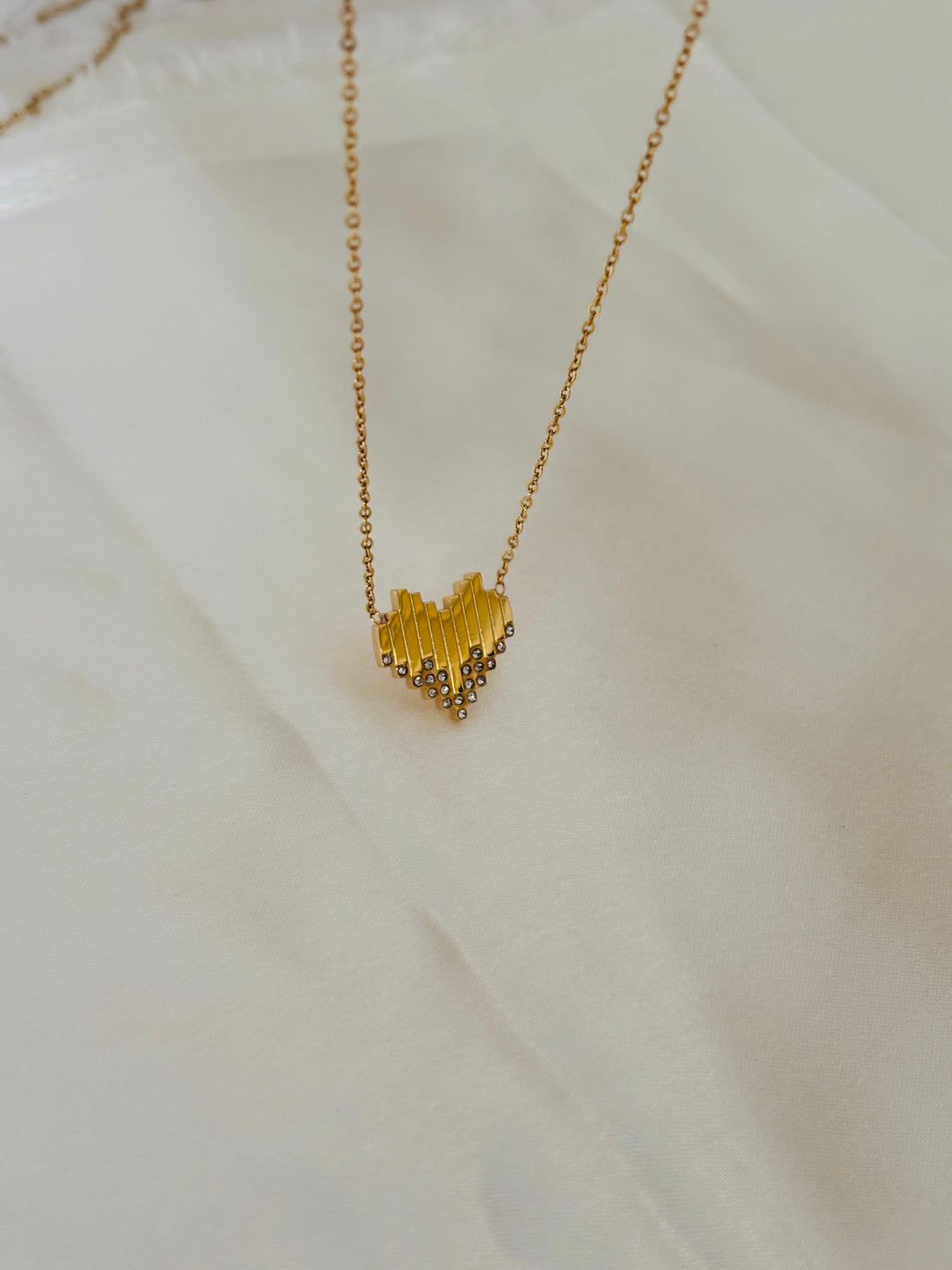 Retro heart charm necklace