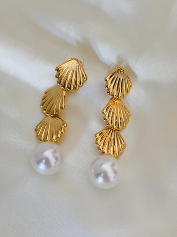 Pearl shell earring