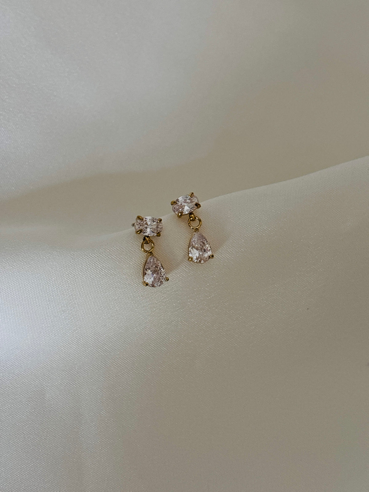 Honora solitaire earring