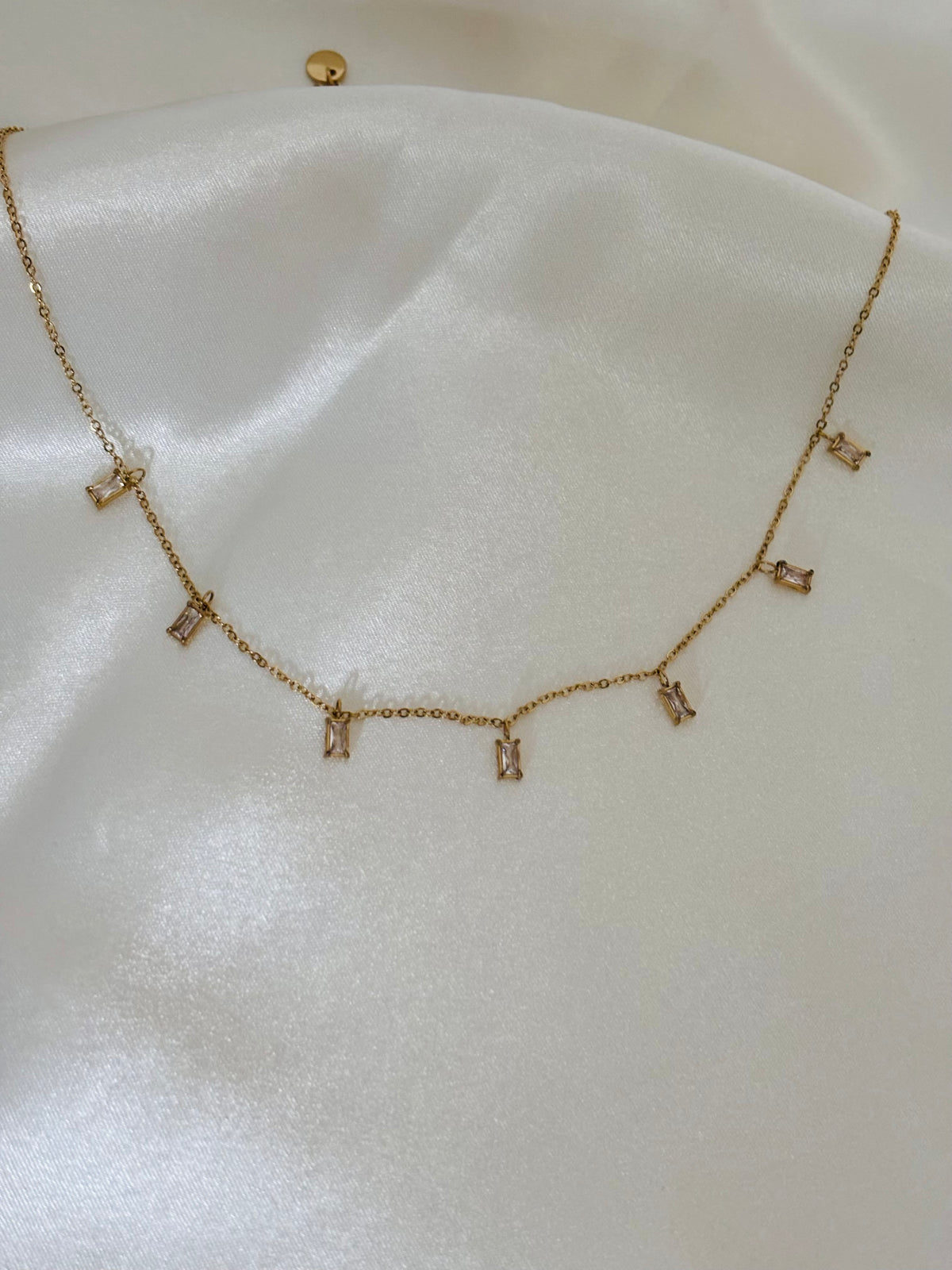 Helena drop necklace