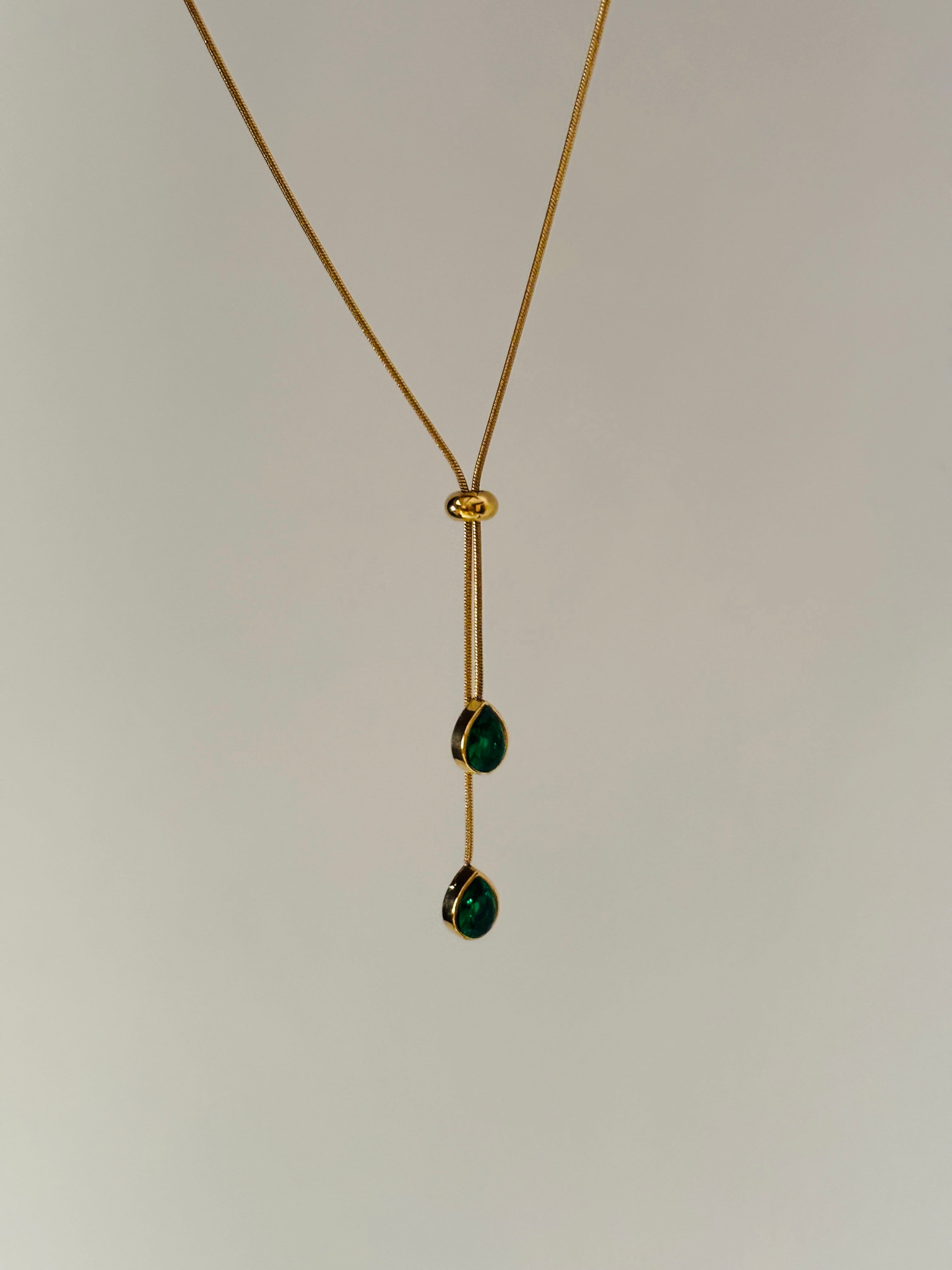 Emerald adjustable chain necklace