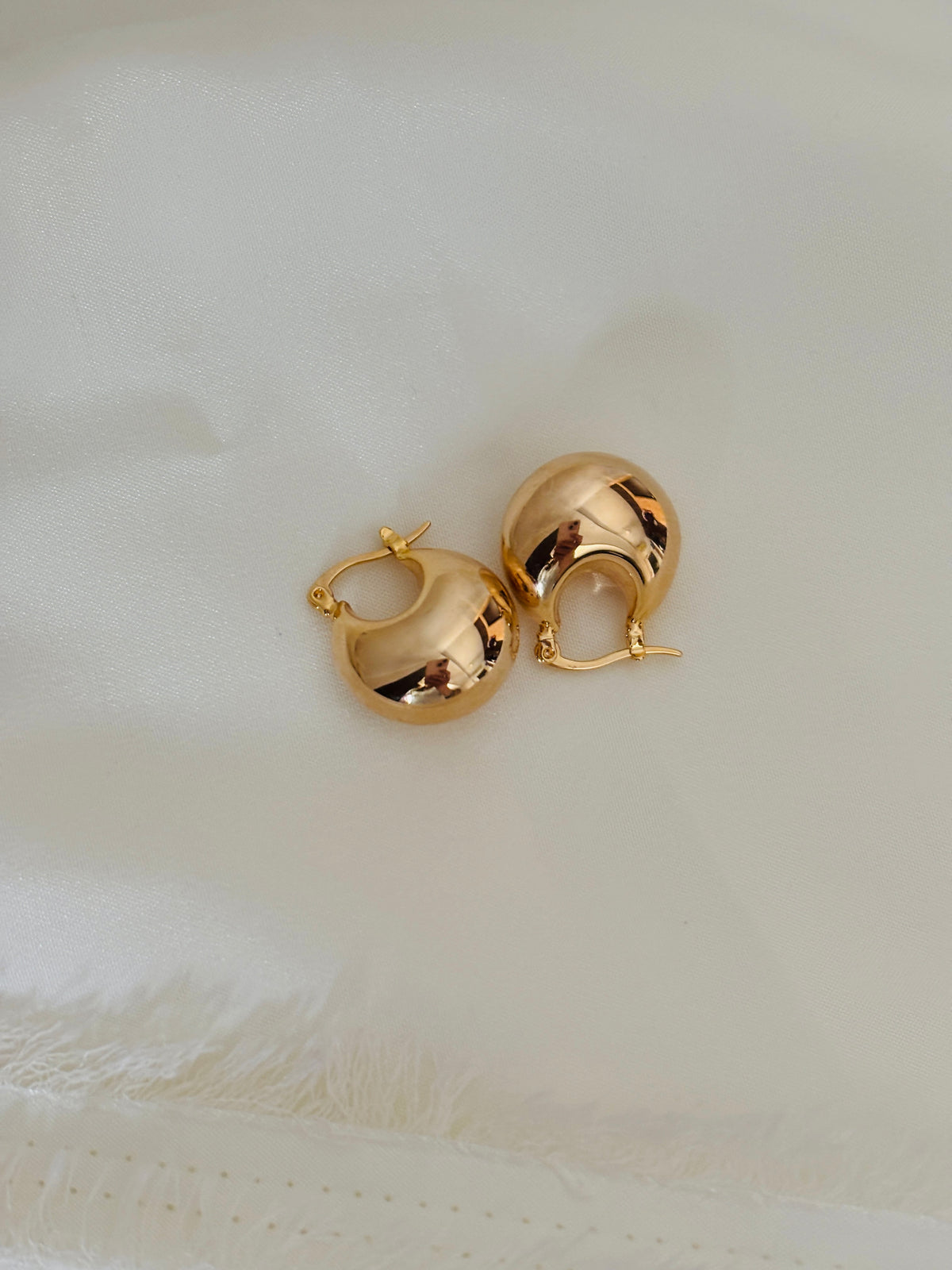 Chunky bold puffed earring