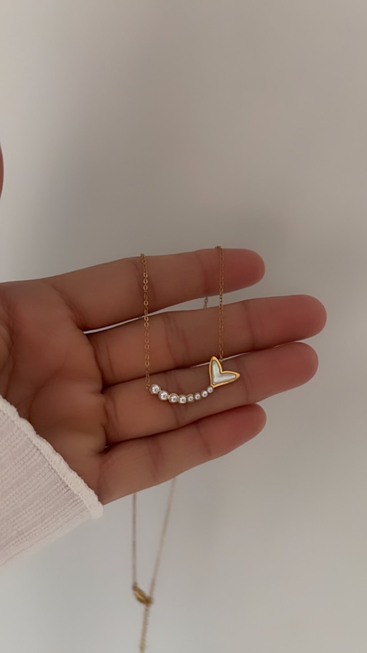 Mop fish necklace