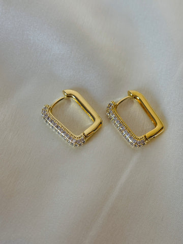 Rectangular AD studded diamond earring