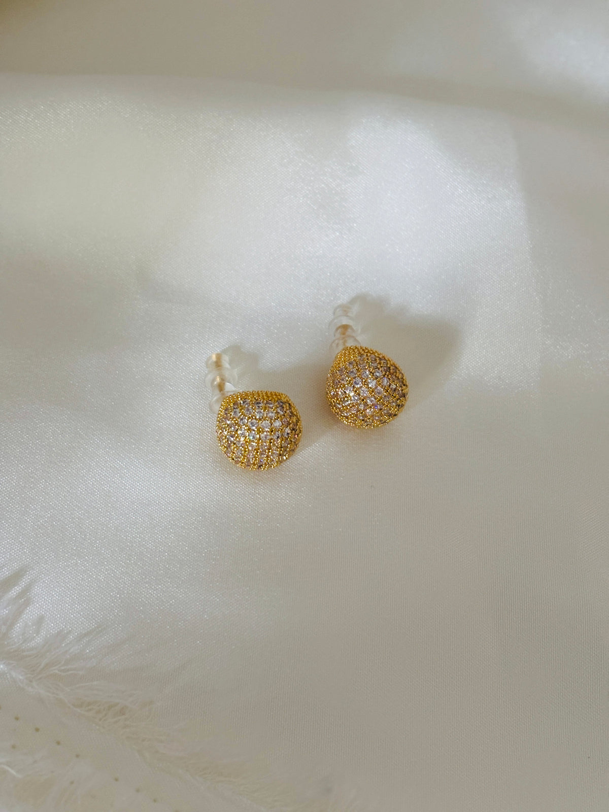 Ball diamond studded earring