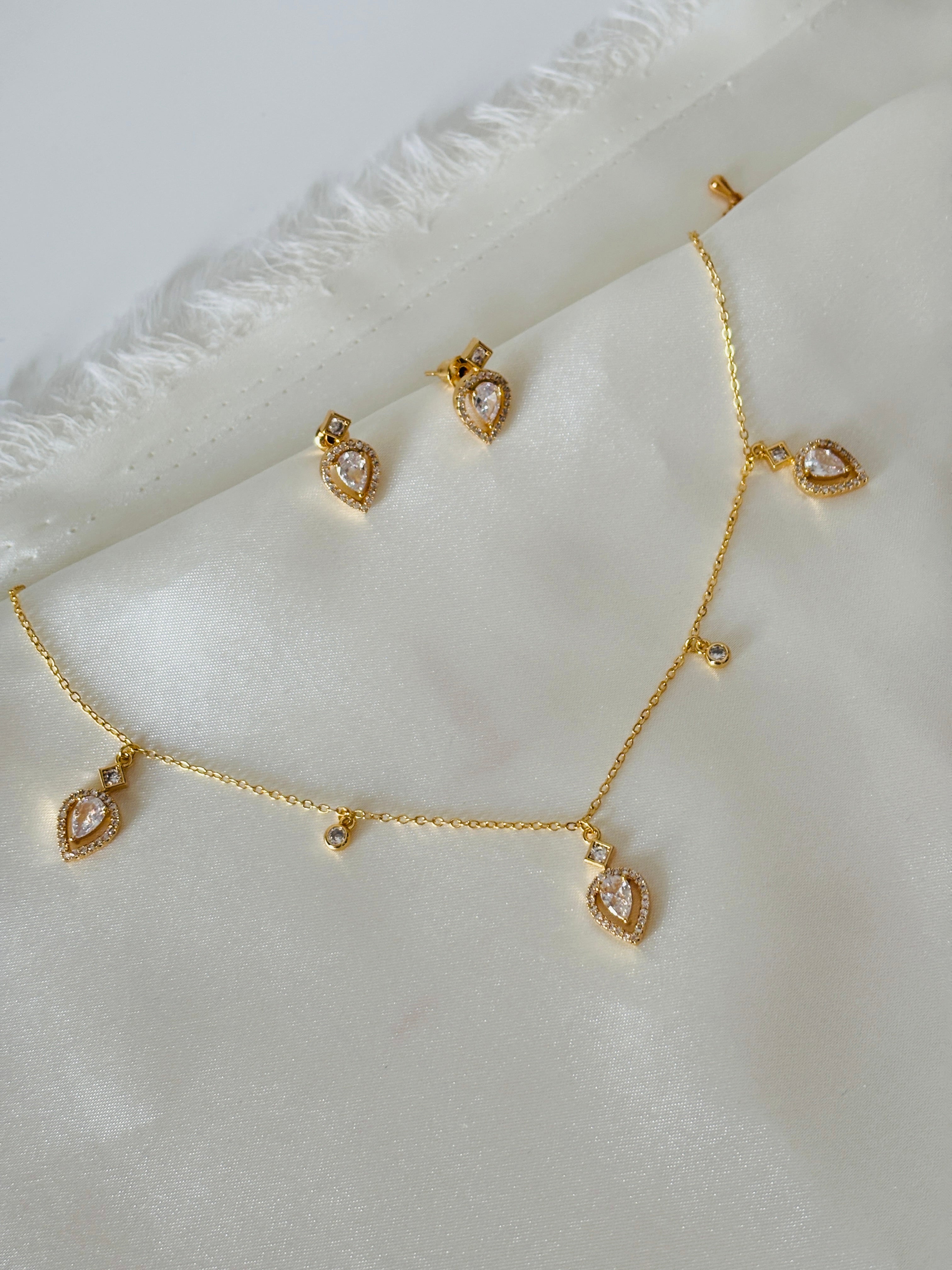Aleysa solitaire necklace set