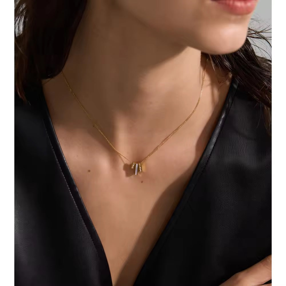 Mop bar necklace