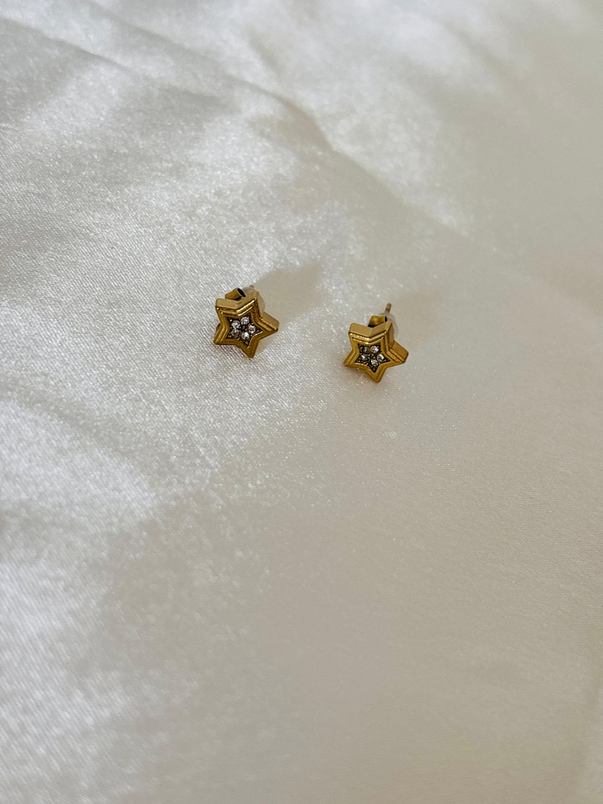 Star stud earrings