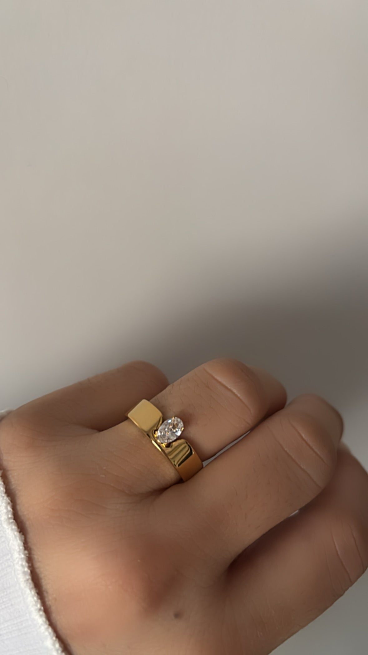 Lynell ring