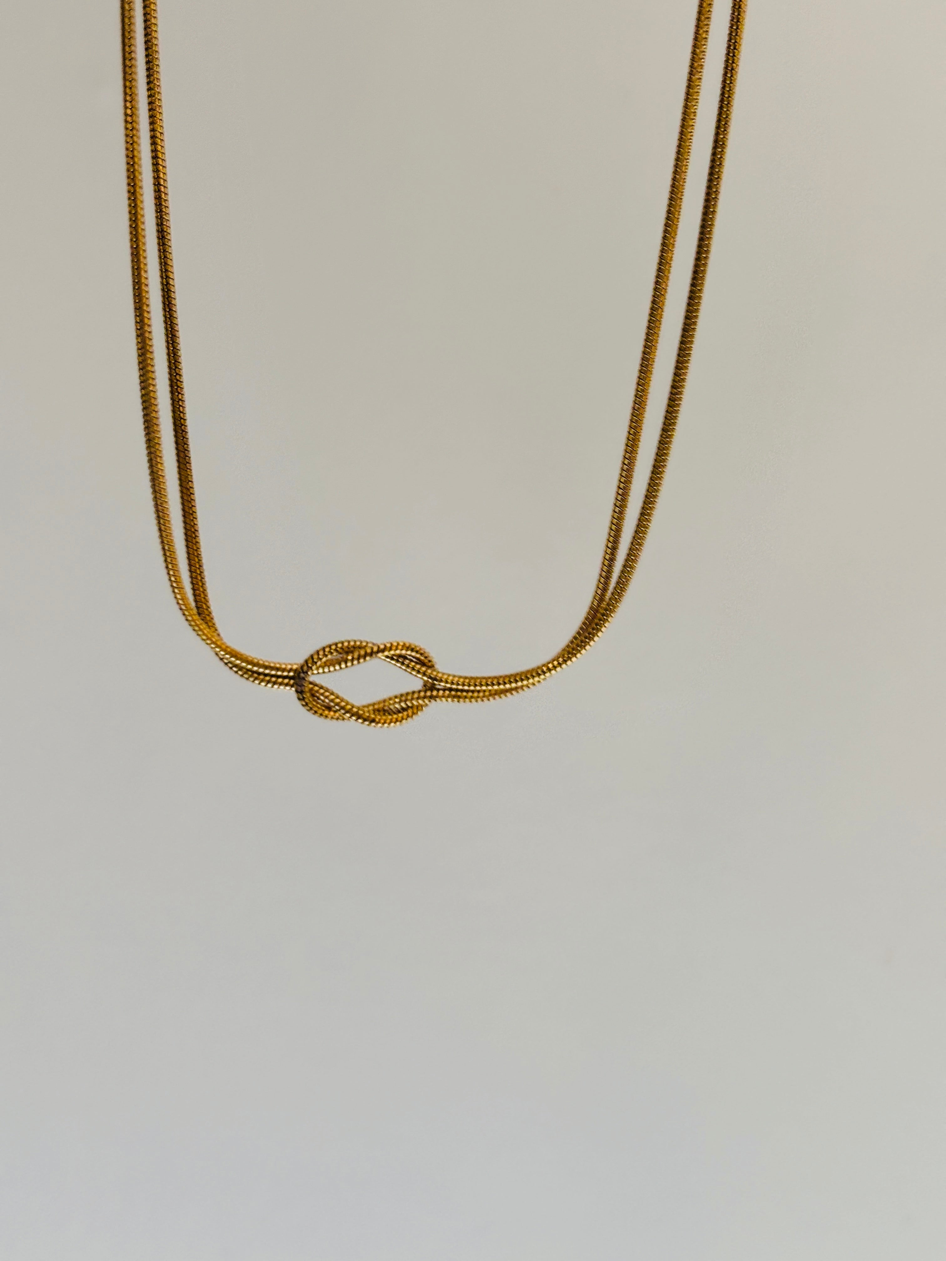 Double knot chain necklace