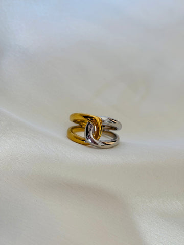 Two tone interlock ring