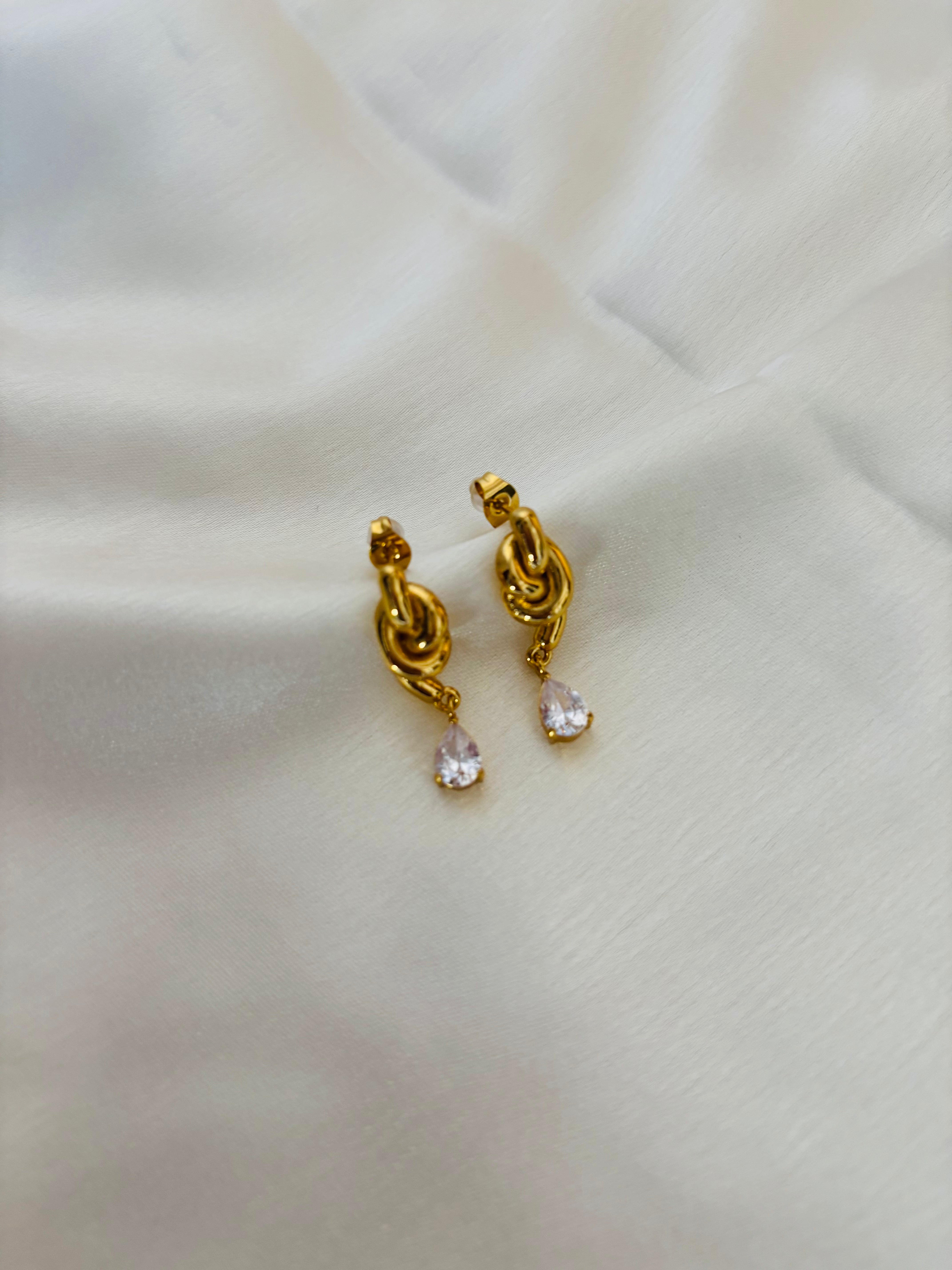 Knot with drop earring