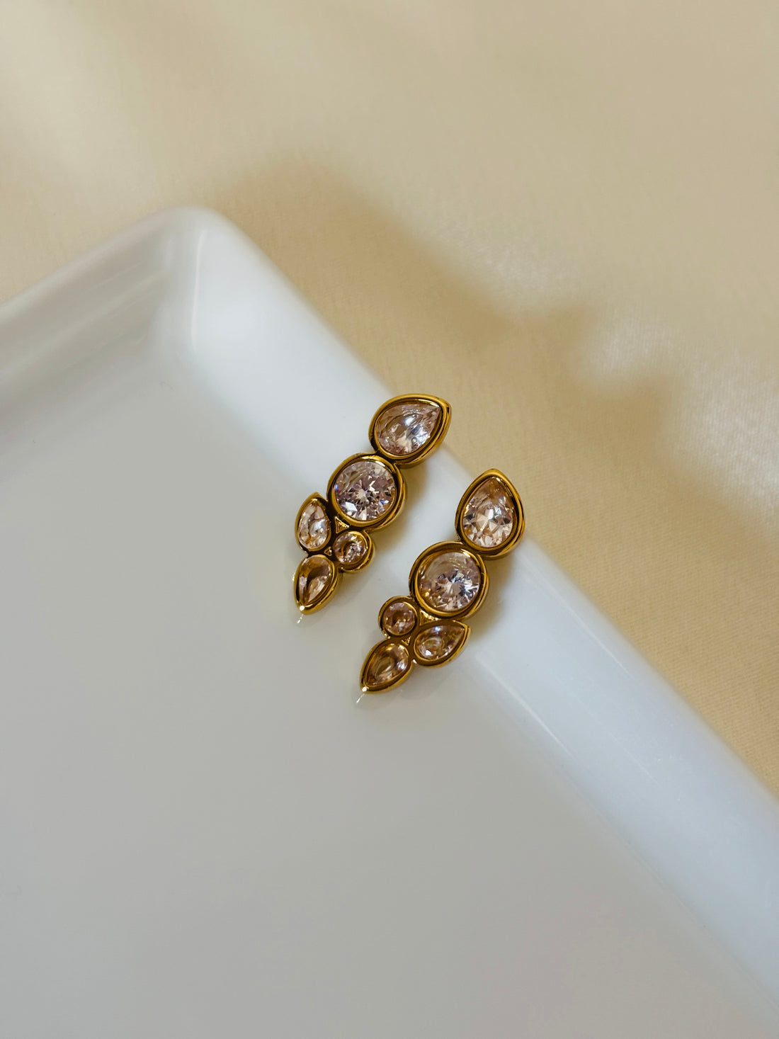 Crystal stone earring