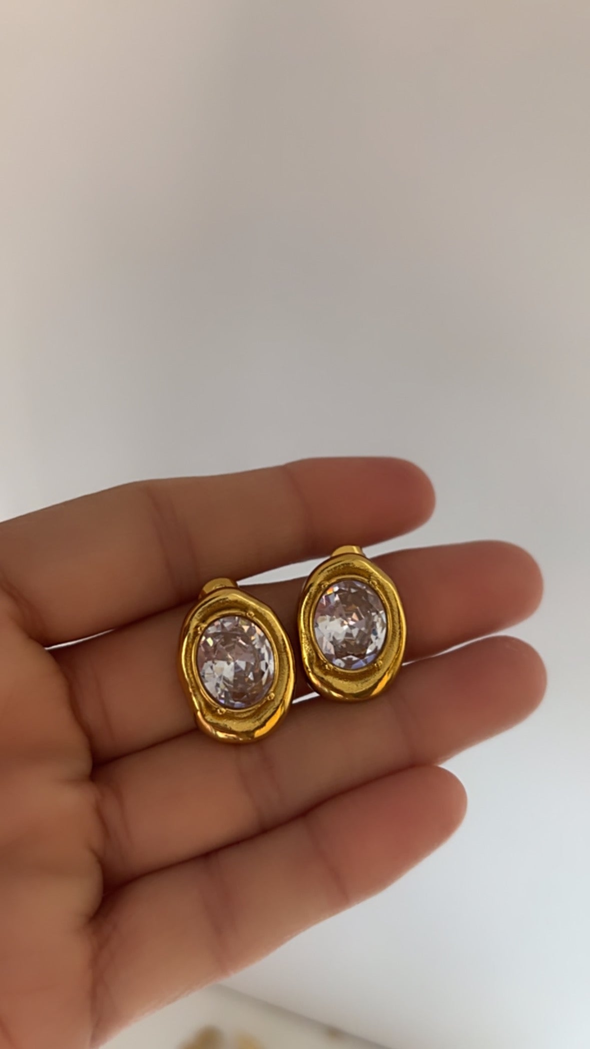 Oona stud earring