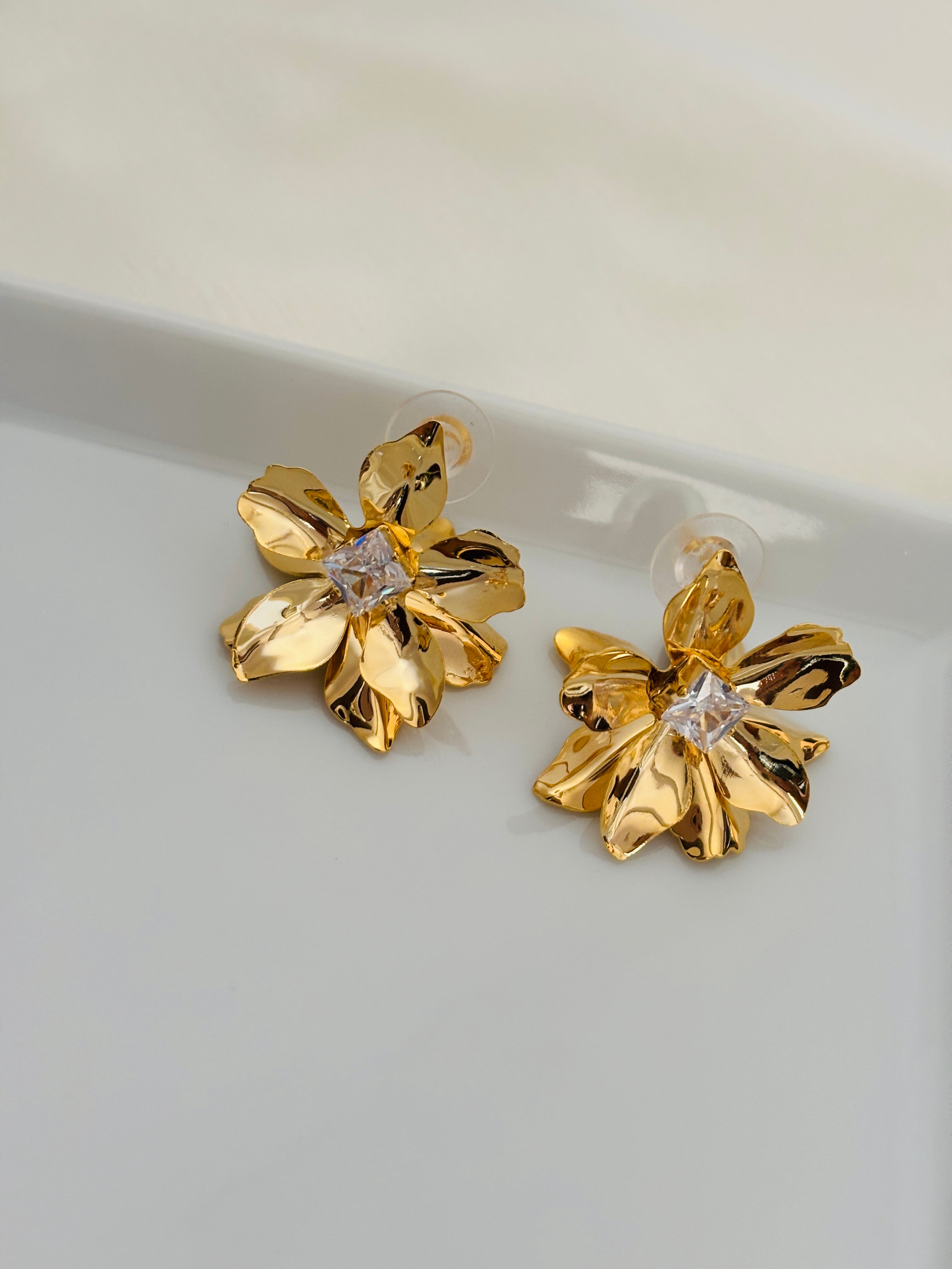 Flora two sided earring