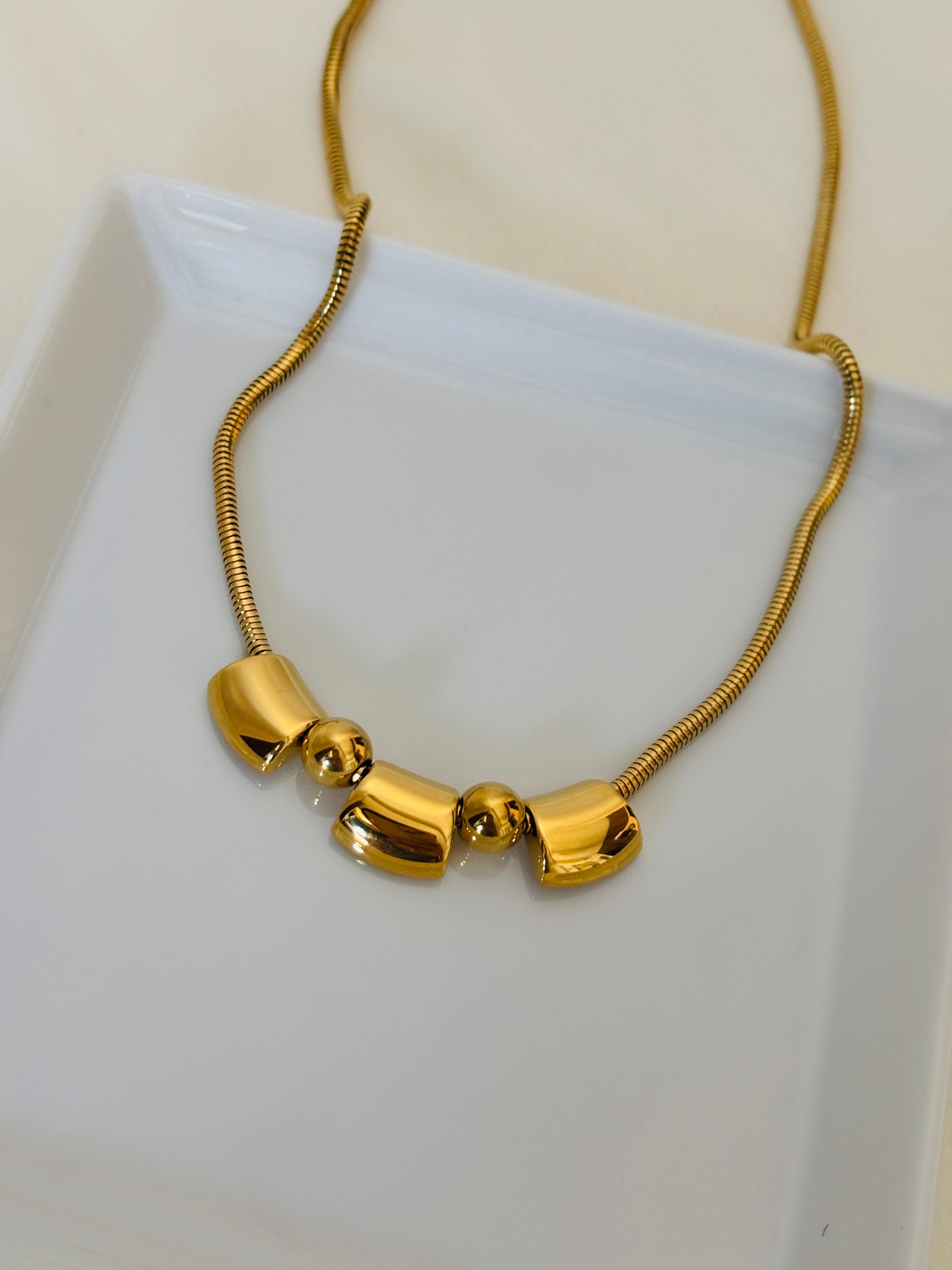Ruth bold necklace