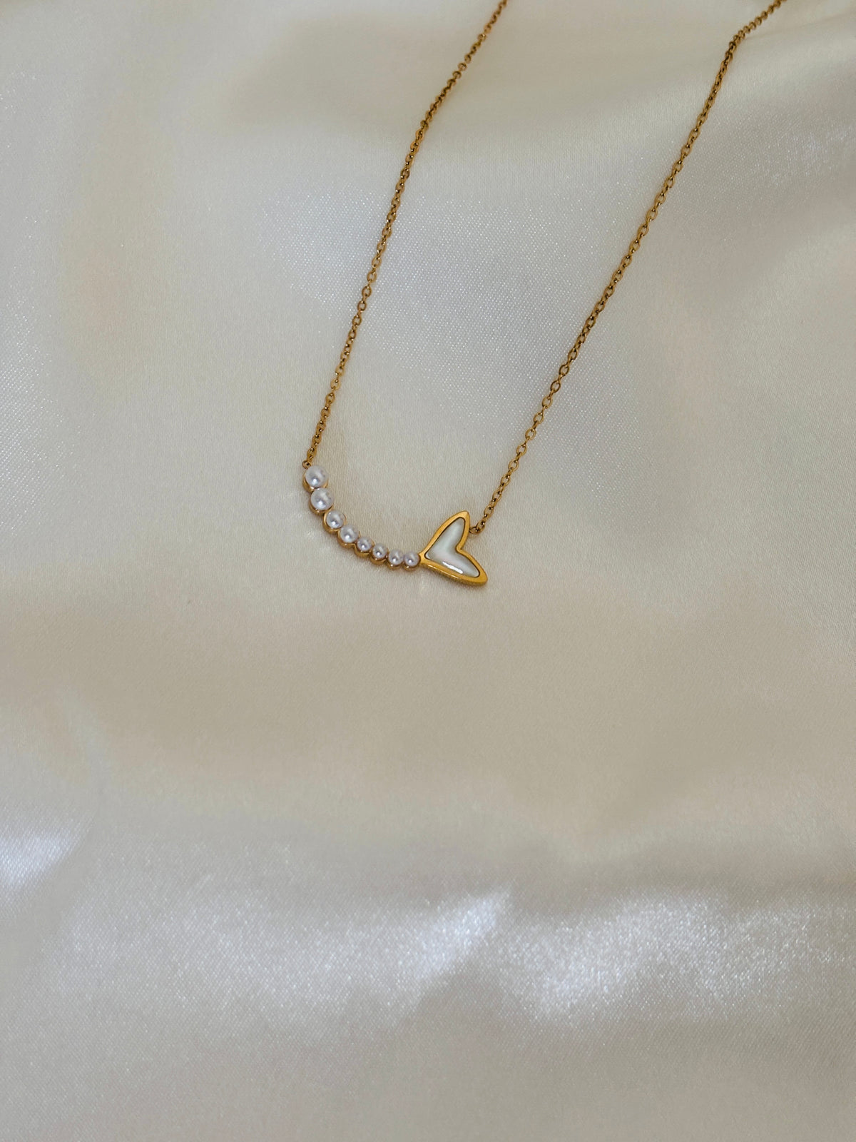 Mop fish necklace