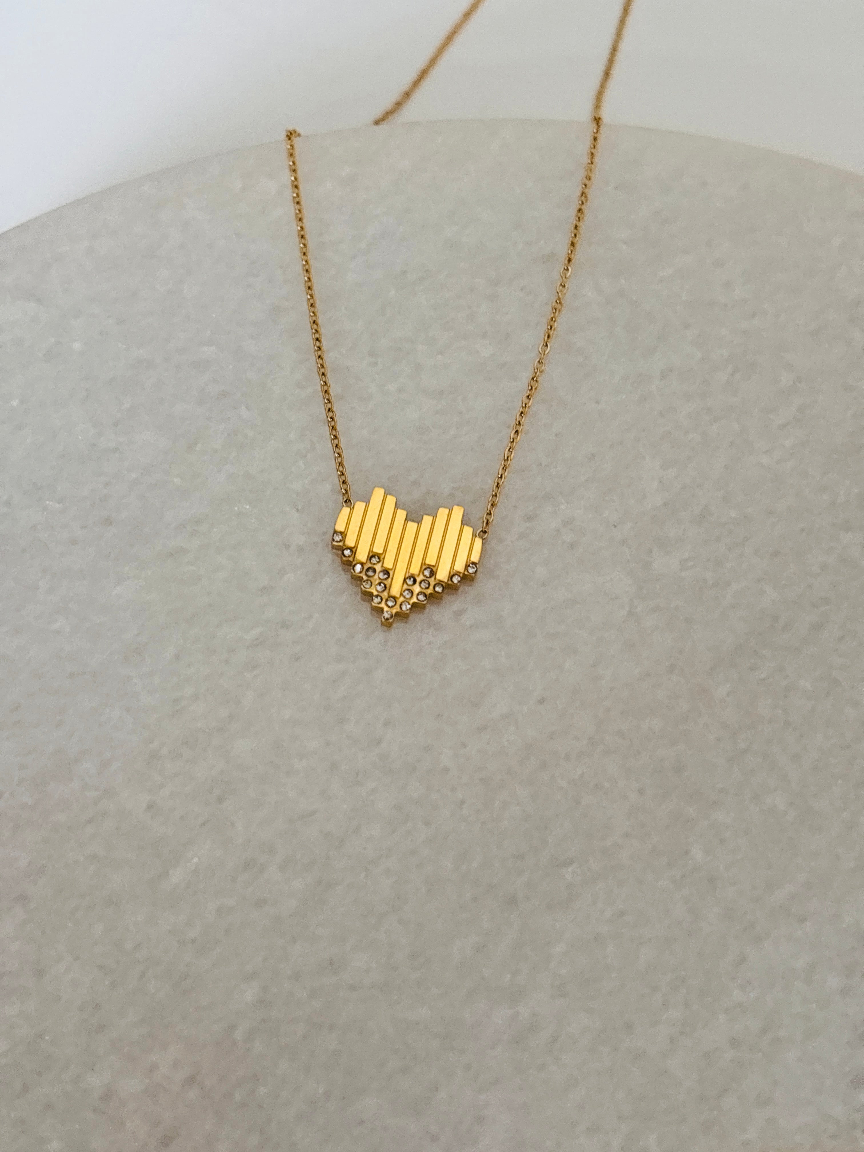 Retro heart charm necklace
