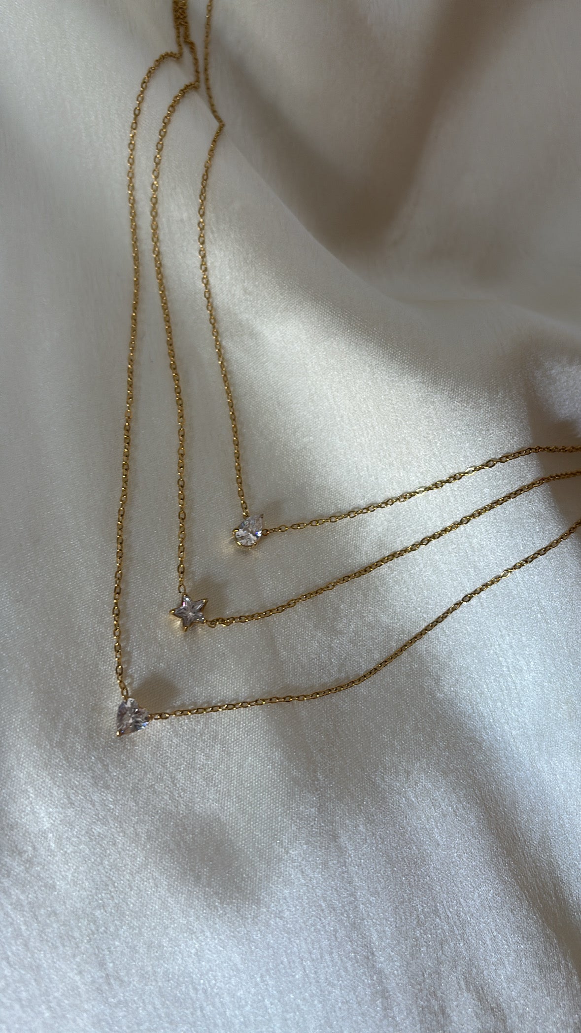 Three layer solitaire diamond necklace