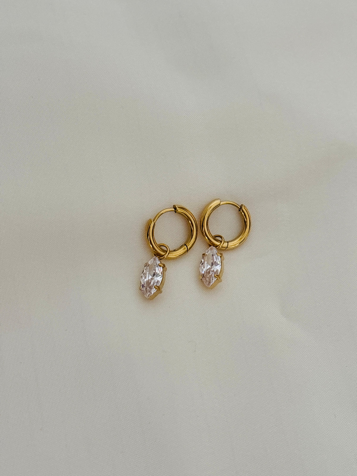 Cordelia drop earring