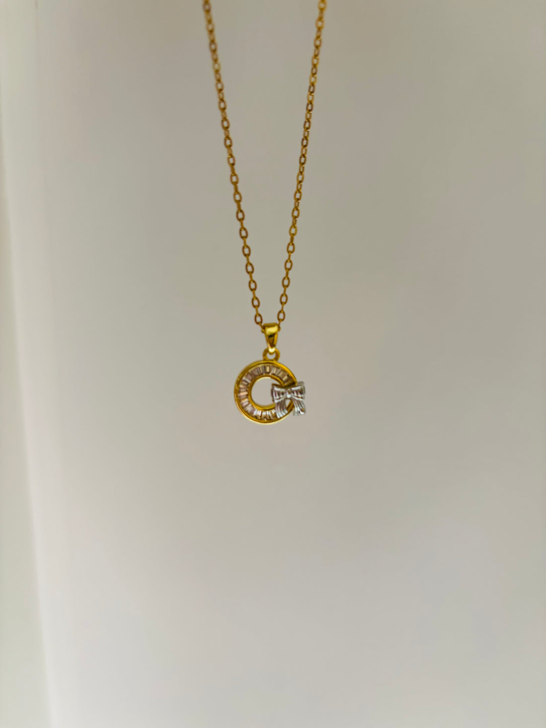 Eleanor bow necklace