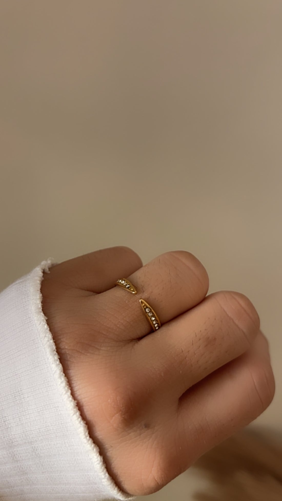 Molly adjustable ring