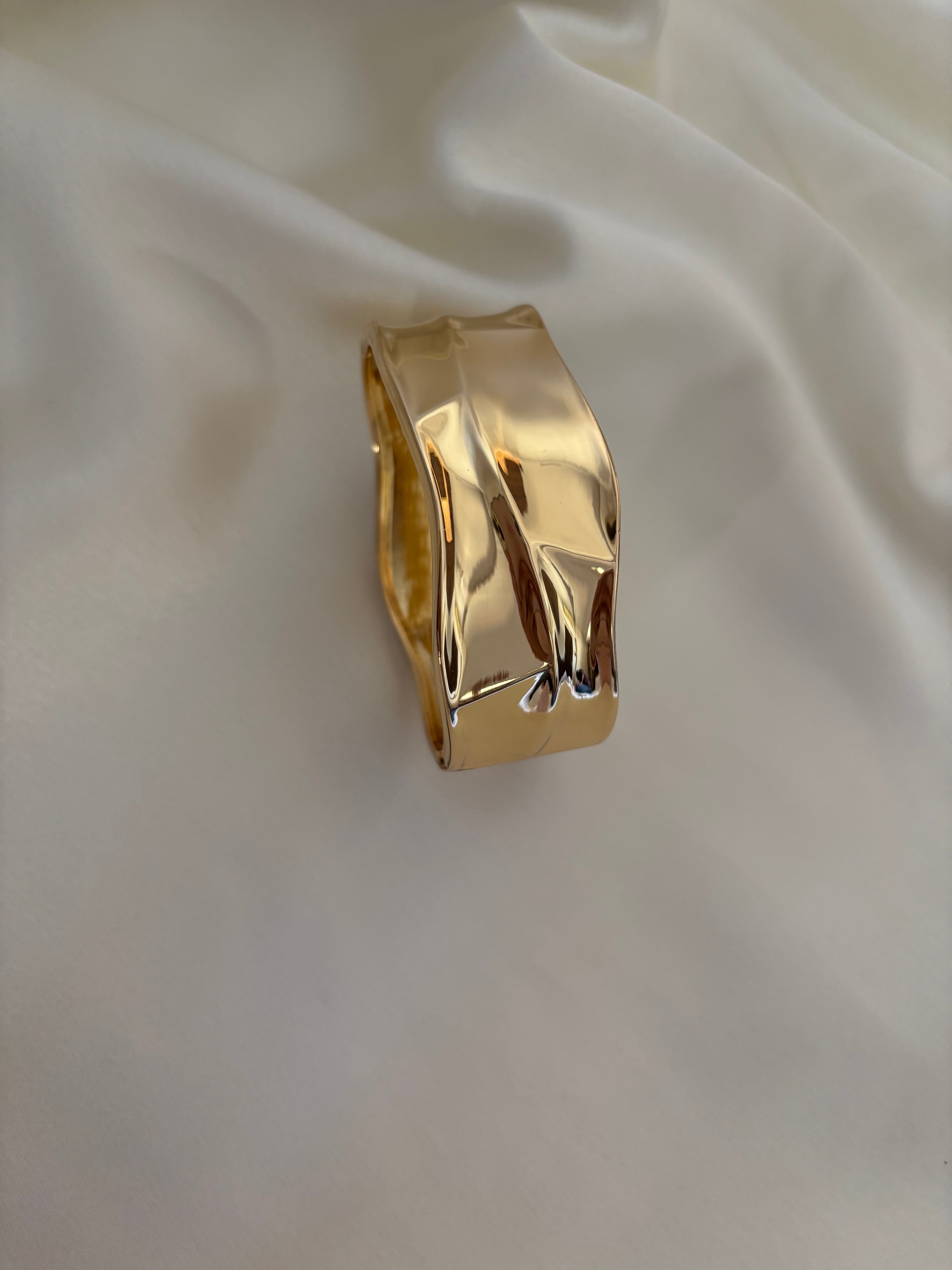 Eleanor kada openable bracelet