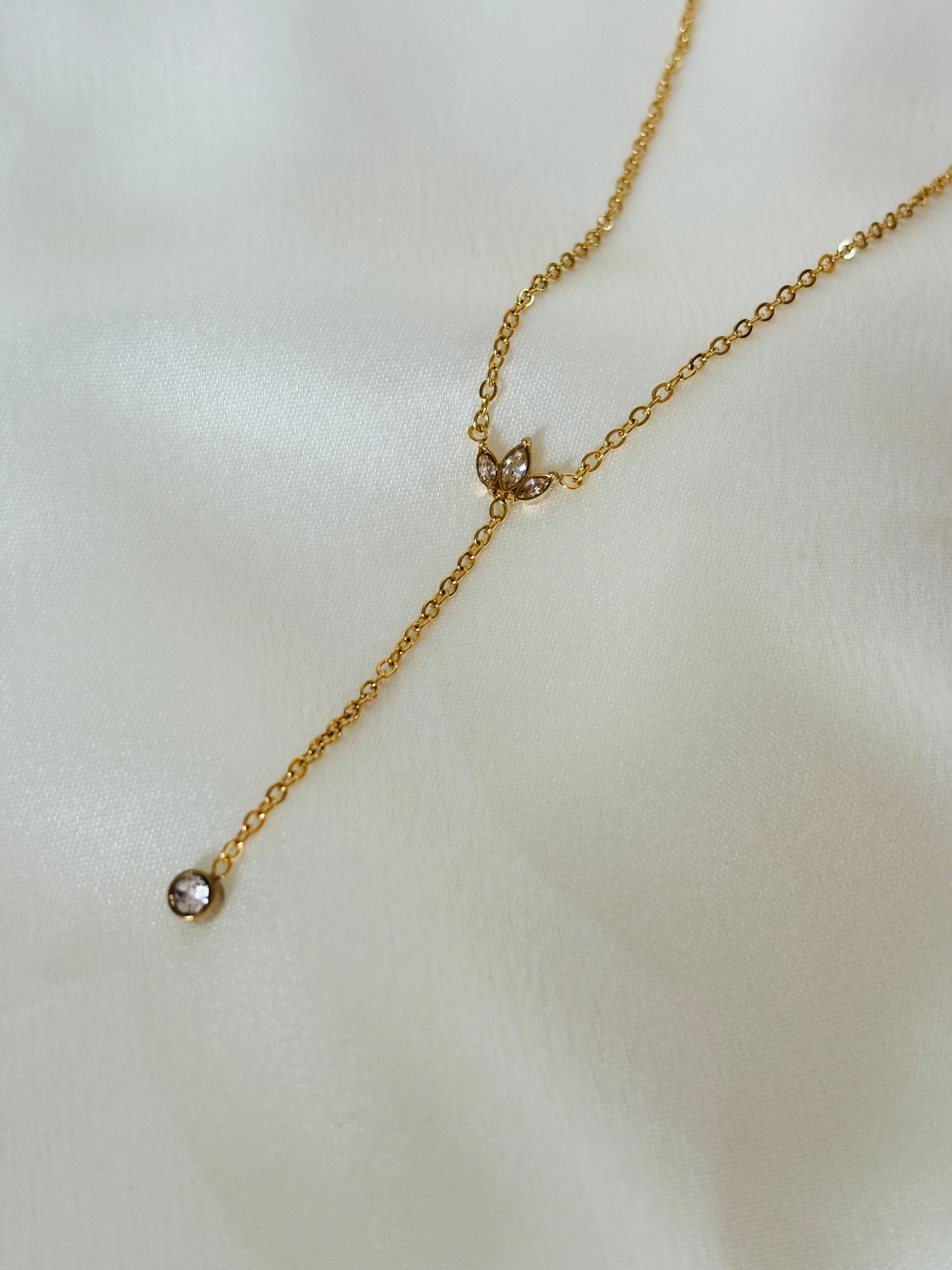 Lotus y necklace