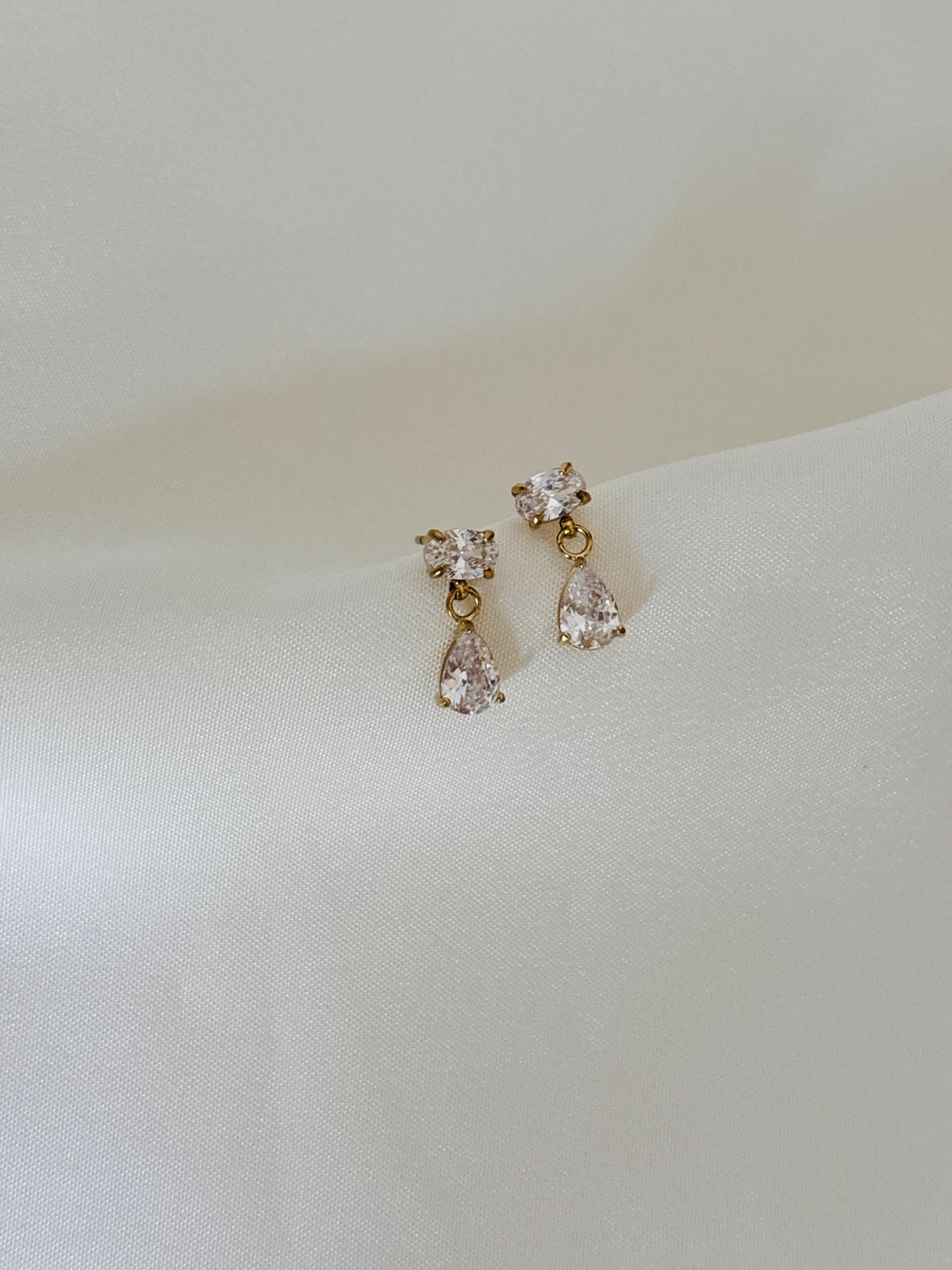 Honora solitaire earring