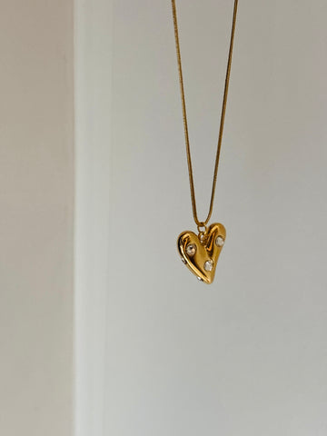 Ruhi heart charm necklace