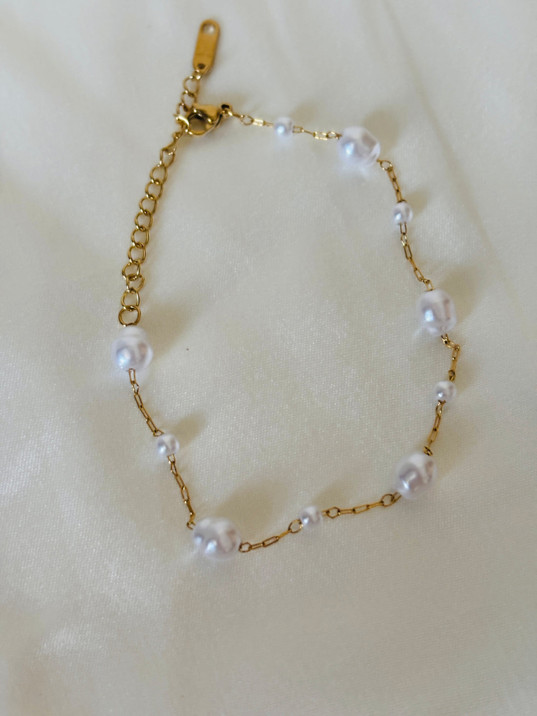 Pearl chain bracelet